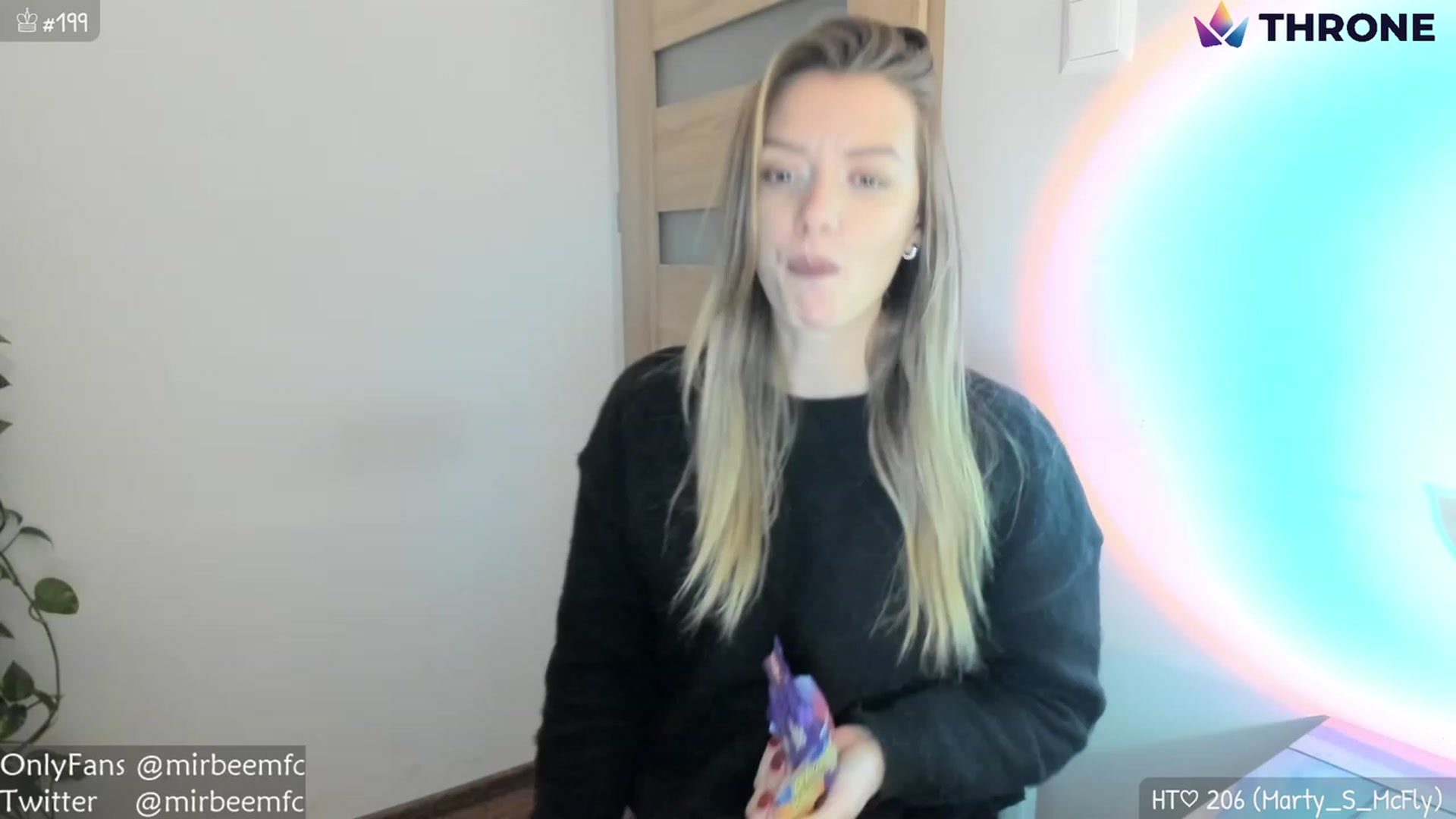 Gallery image thumbnail from MirBee's myfreecams stream on, 11/21/2022, 24:12 image 5 of 20