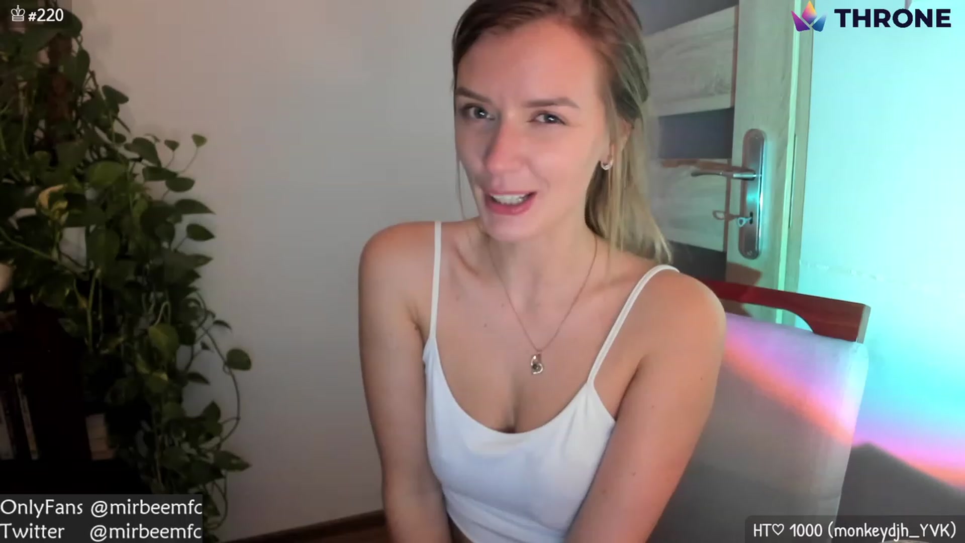 Gallery image thumbnail from MirBee's myfreecams stream on, 11/24/2022, 03:37 image 12 of 20