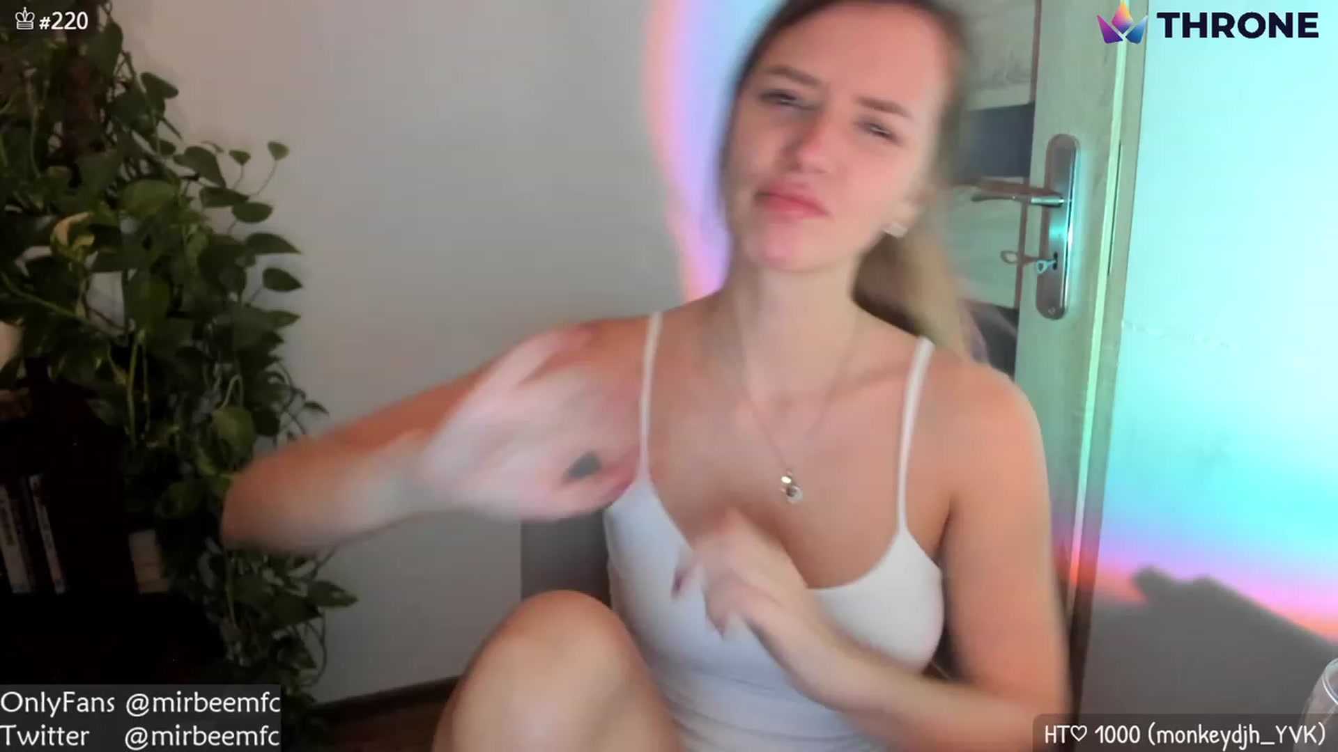 Gallery image thumbnail from MirBee's myfreecams stream on, 11/24/2022, 03:37 image 19 of 20