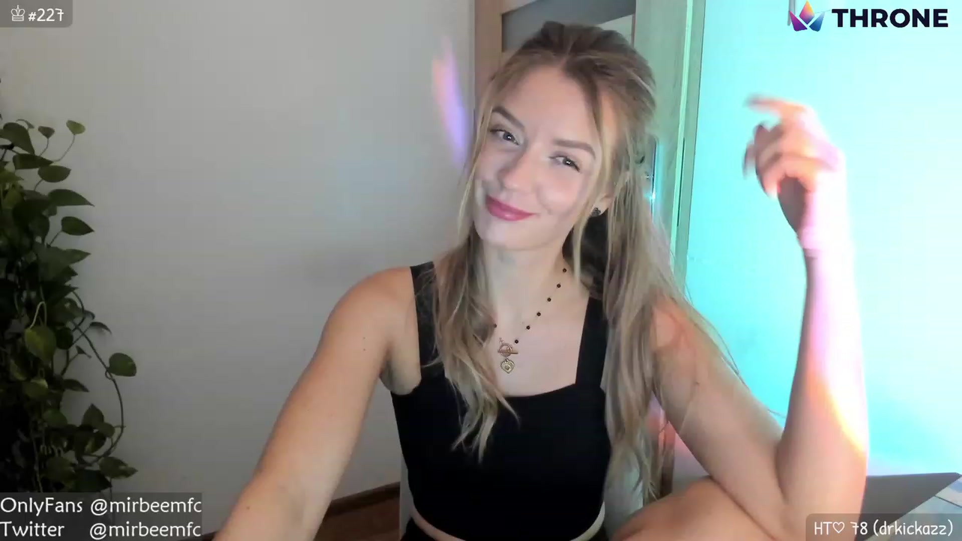Gallery image thumbnail from MirBee's myfreecams stream on, 11/24/2022, 23:17 image 6 of 20