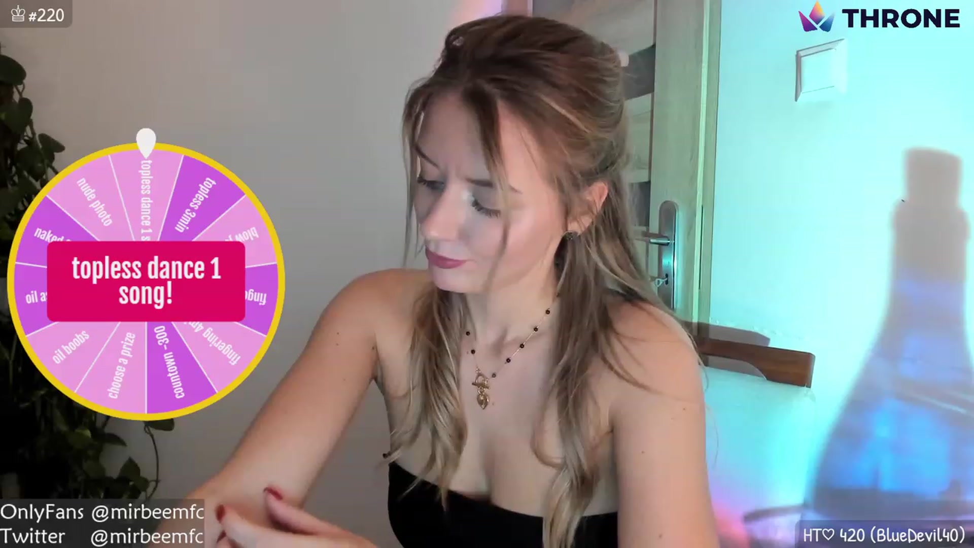 Gallery image thumbnail from MirBee's myfreecams stream on, 11/25/2022, 24:56 image 3 of 20