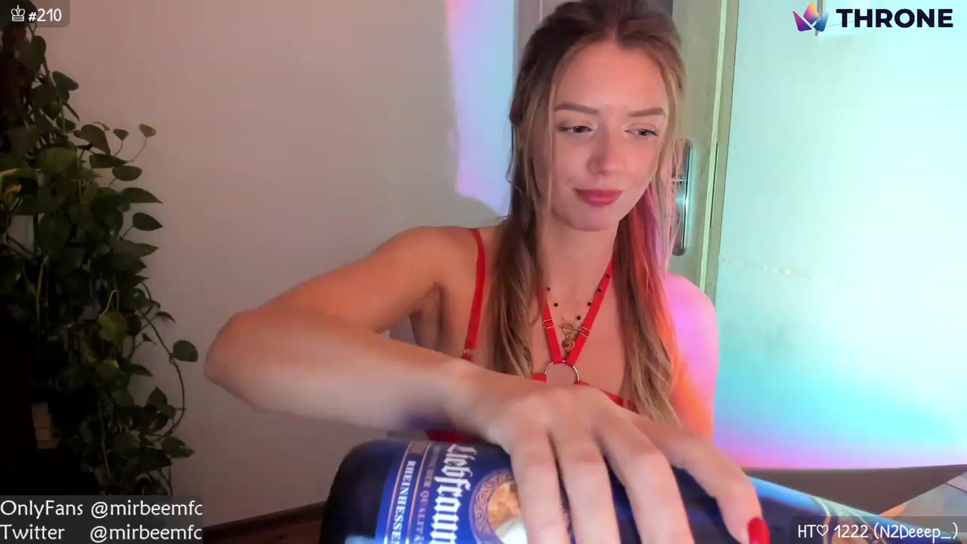 Gallery image thumbnail from MirBee's myfreecams stream on, 11/25/2022, 24:56 image 17 of 20