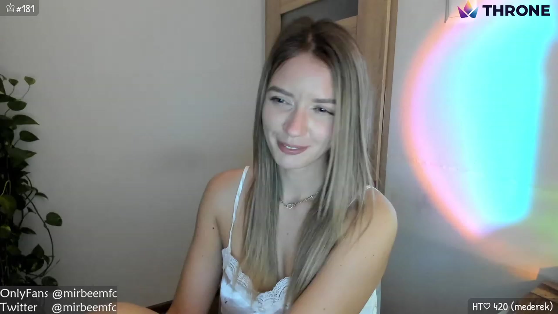 Gallery image thumbnail from MirBee's myfreecams stream on, 11/28/2022, 24:01 image 8 of 20