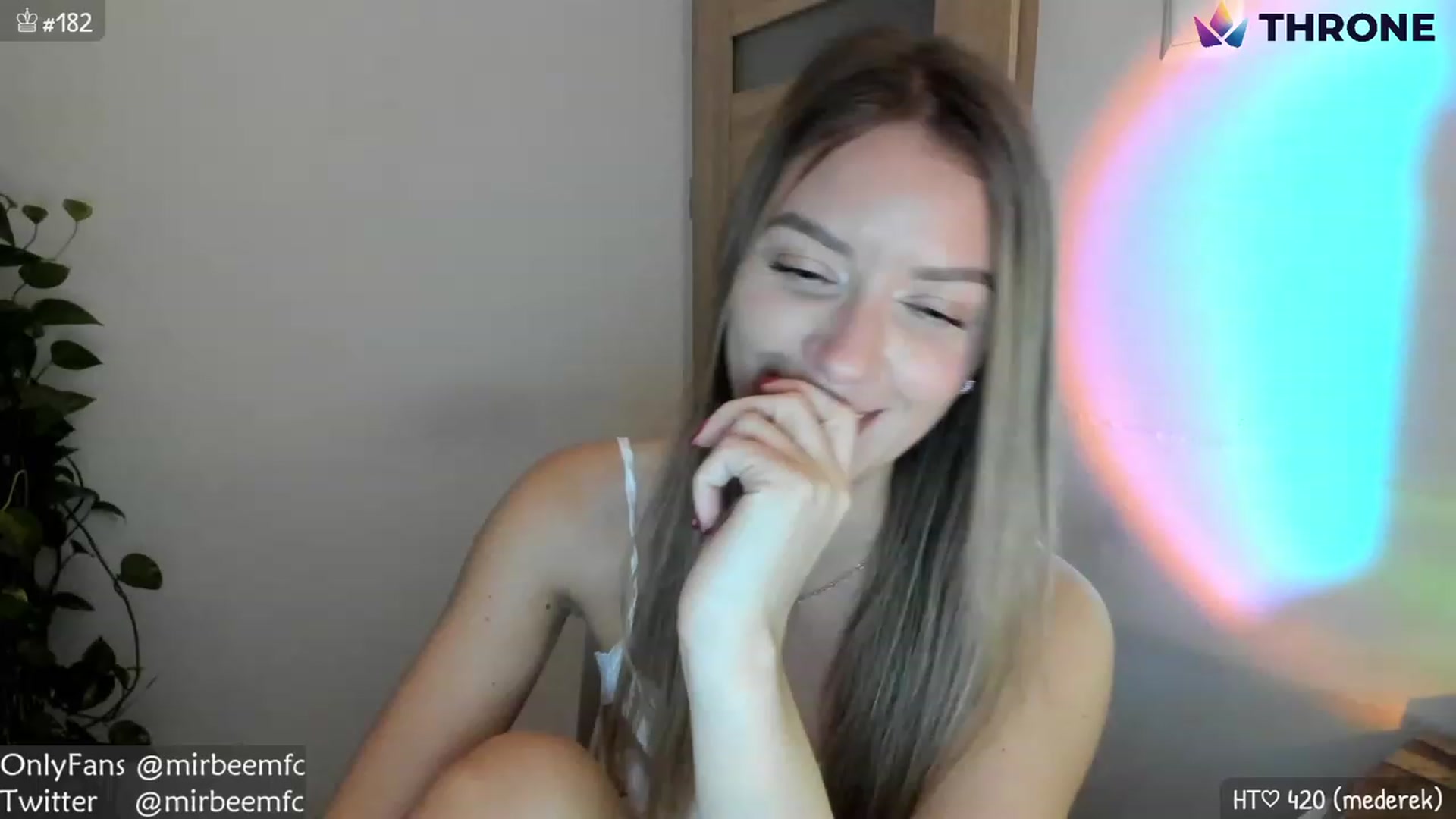 Gallery image thumbnail from MirBee's myfreecams stream on, 11/28/2022, 24:01 image 7 of 20