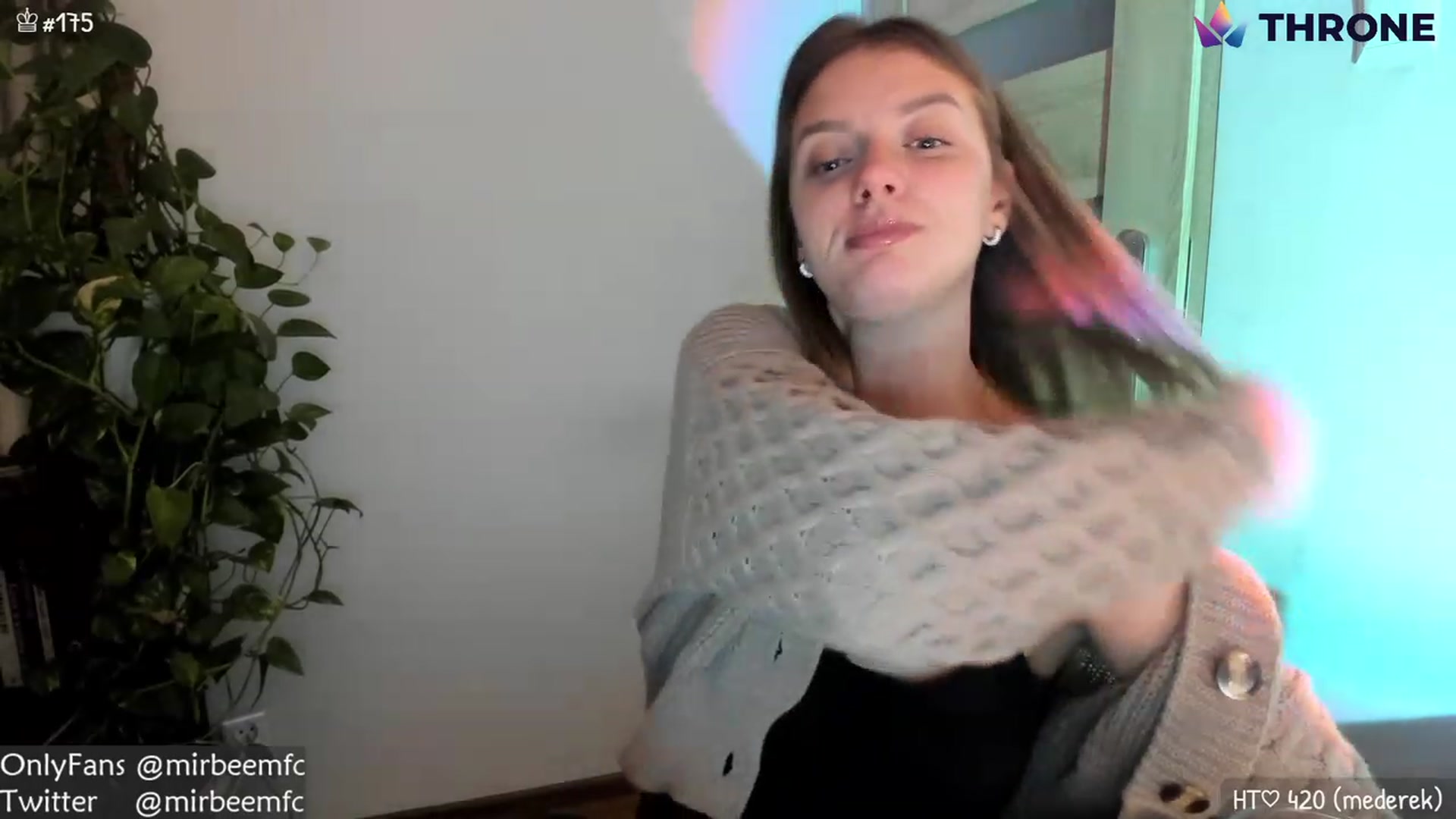 Gallery image thumbnail from MirBee's myfreecams stream on, 11/29/2022, 24:06 image 17 of 20