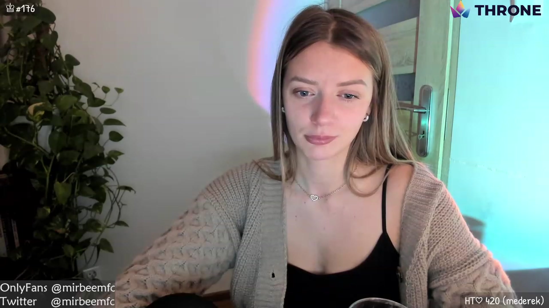 Gallery image thumbnail from MirBee's myfreecams stream on, 11/29/2022, 24:06 image 19 of 20