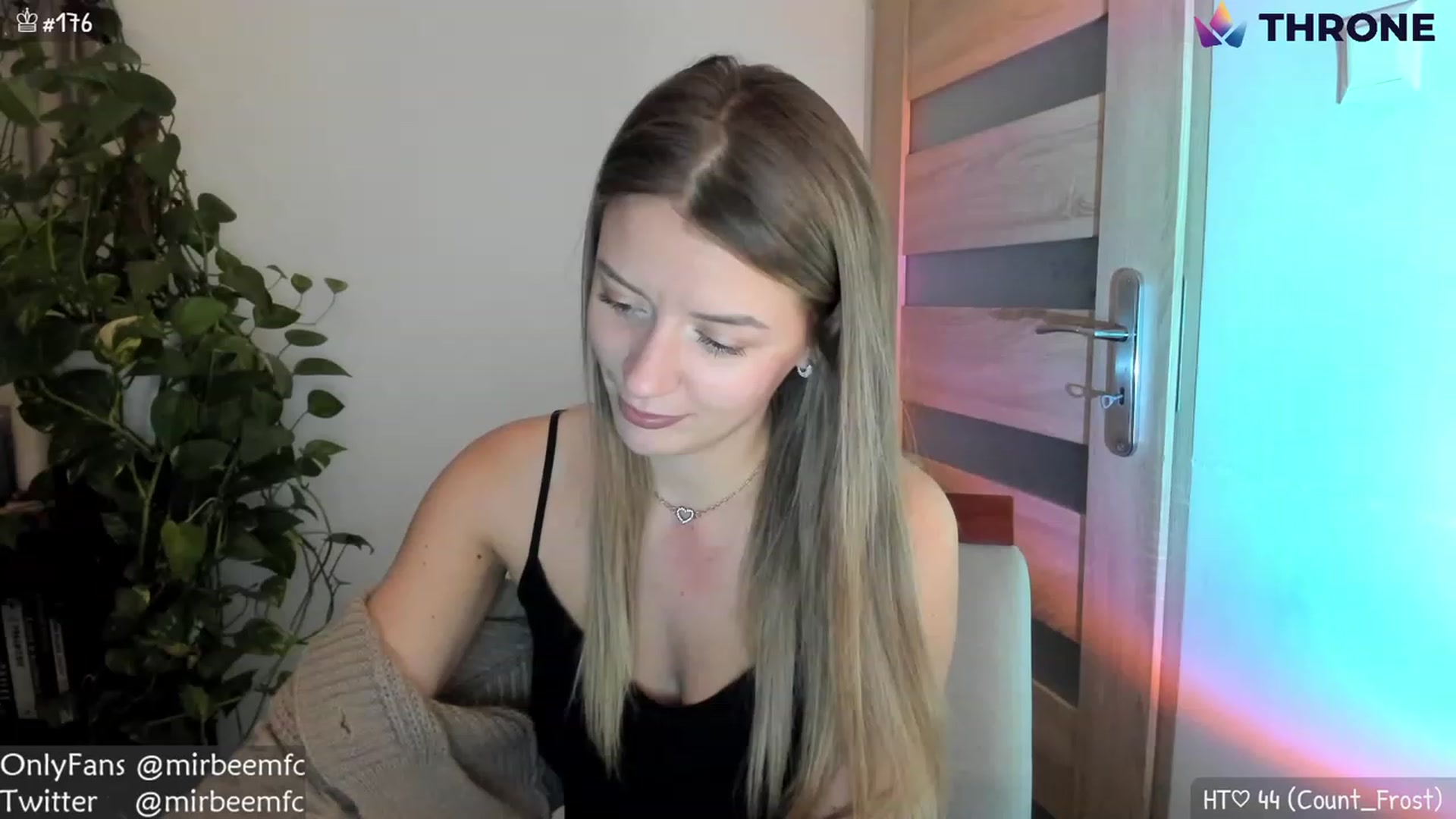 Gallery image thumbnail from MirBee's myfreecams stream on, 11/29/2022, 24:06 image 2 of 20