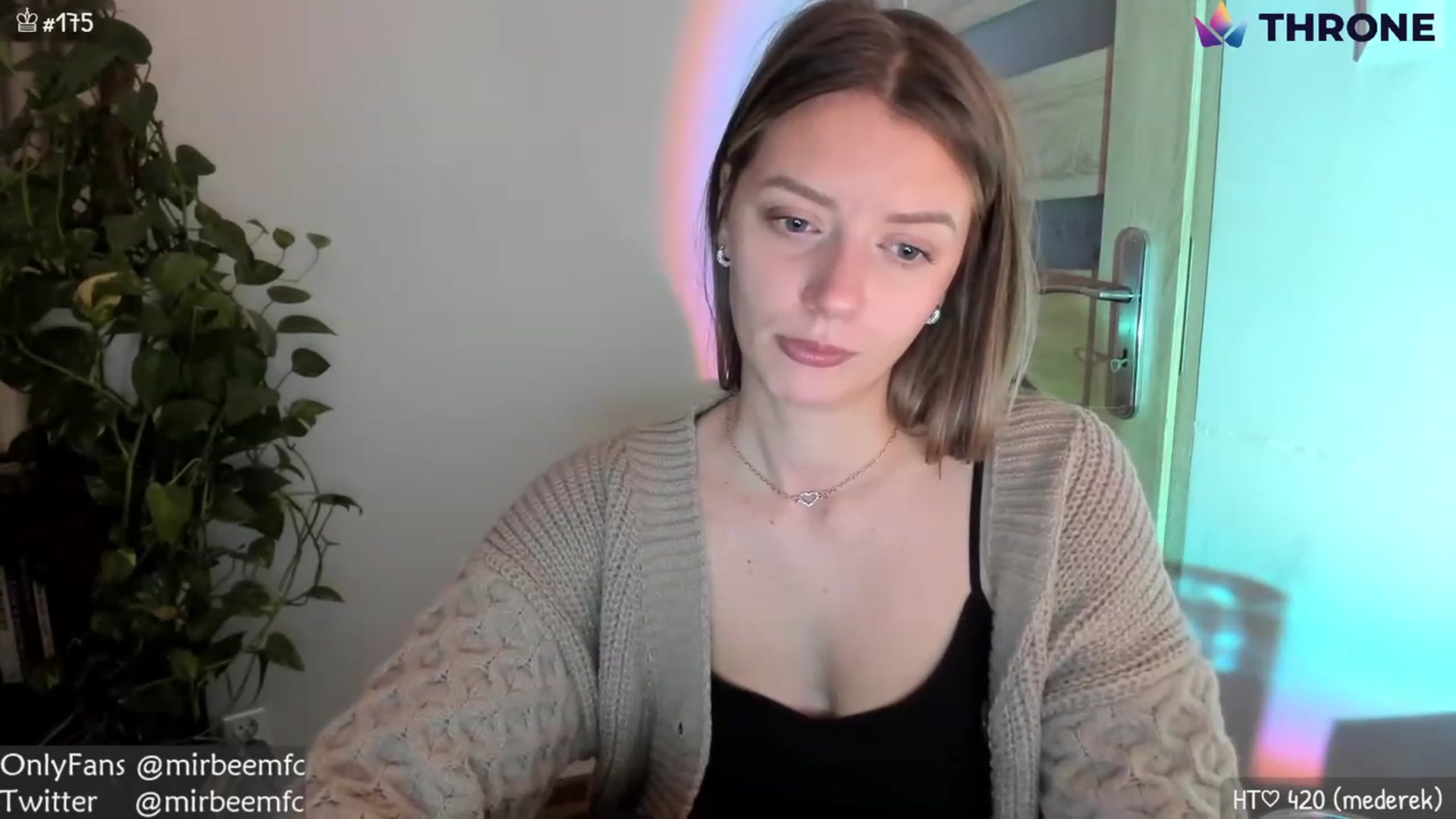 Gallery image thumbnail from MirBee's myfreecams stream on, 11/29/2022, 24:06 image 18 of 20