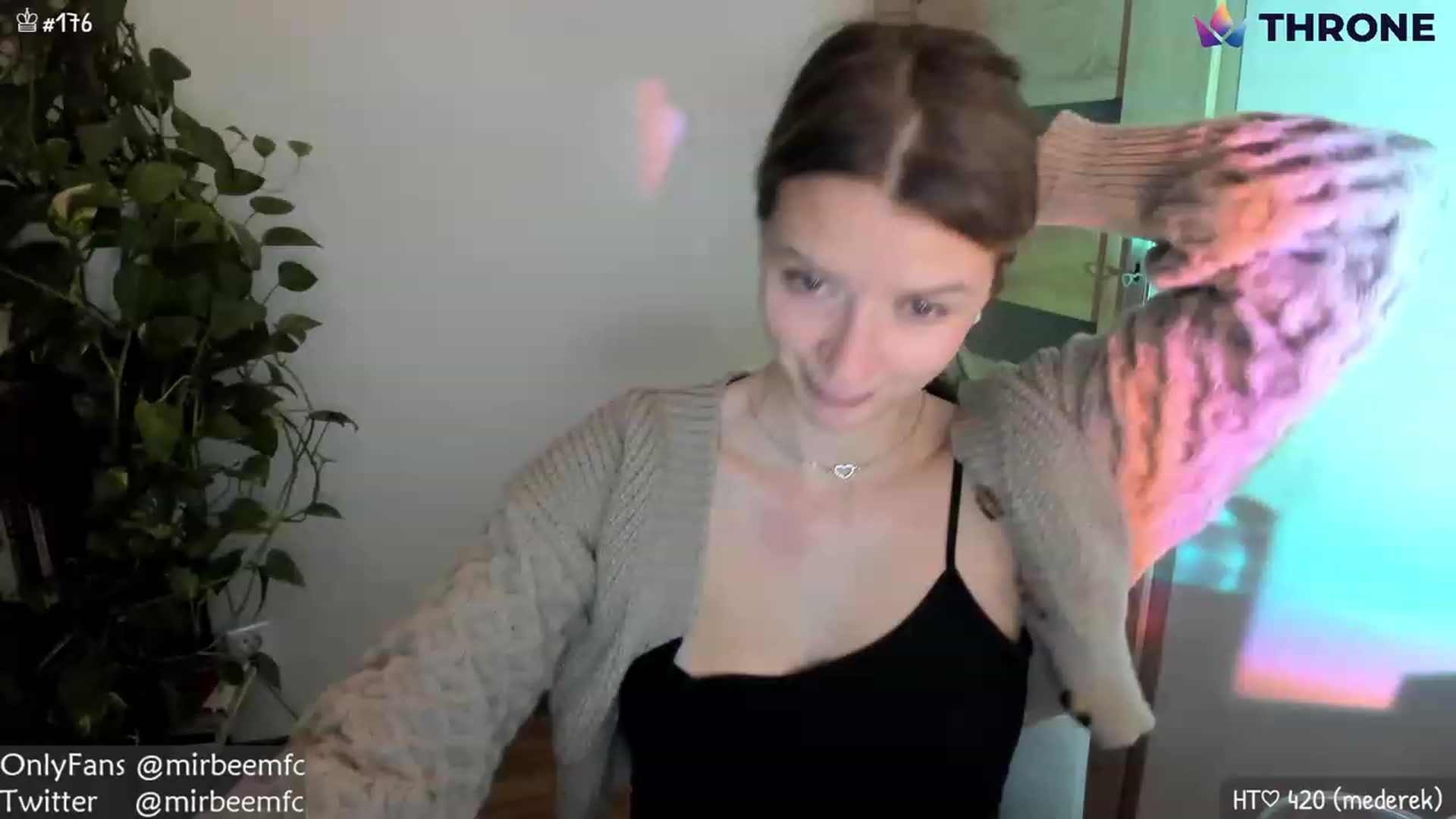 Gallery image thumbnail from MirBee's myfreecams stream on, 11/29/2022, 01:29 image 3 of 20