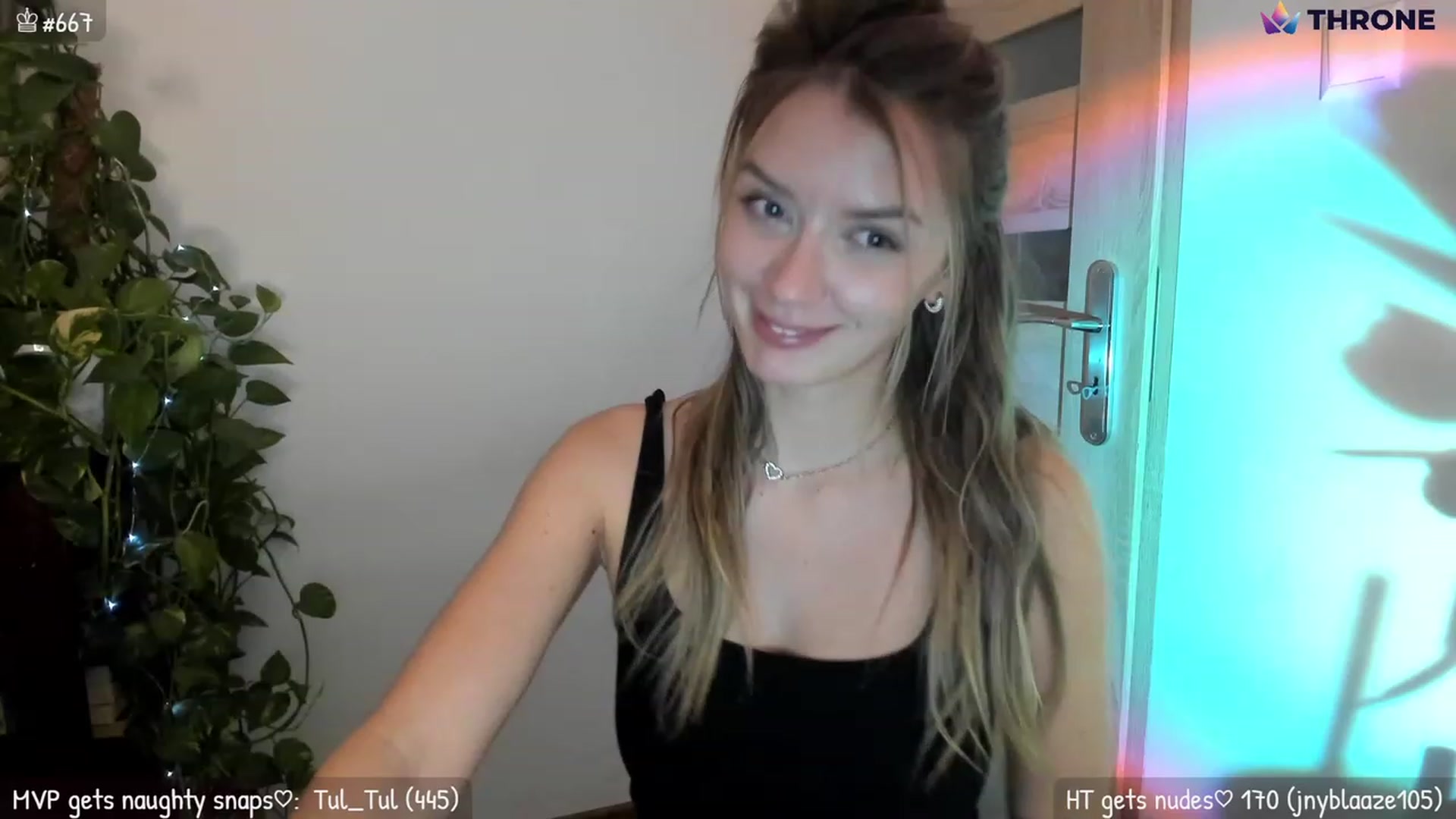 Gallery image thumbnail from MirBee's myfreecams stream on, 12/10/2022, 24:18 image 15 of 20