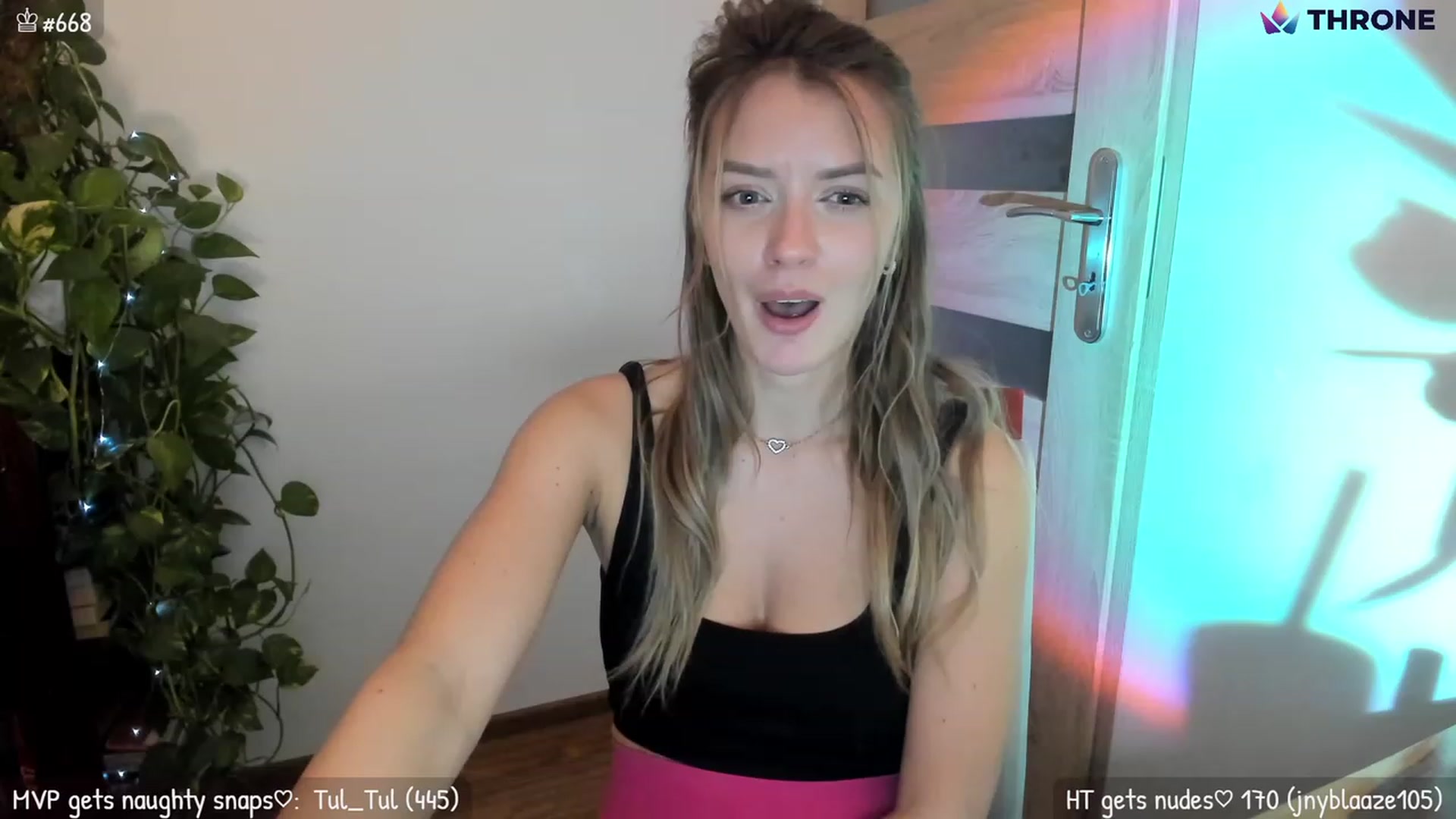 Gallery image thumbnail from MirBee's myfreecams stream on, 12/10/2022, 24:18 image 16 of 20