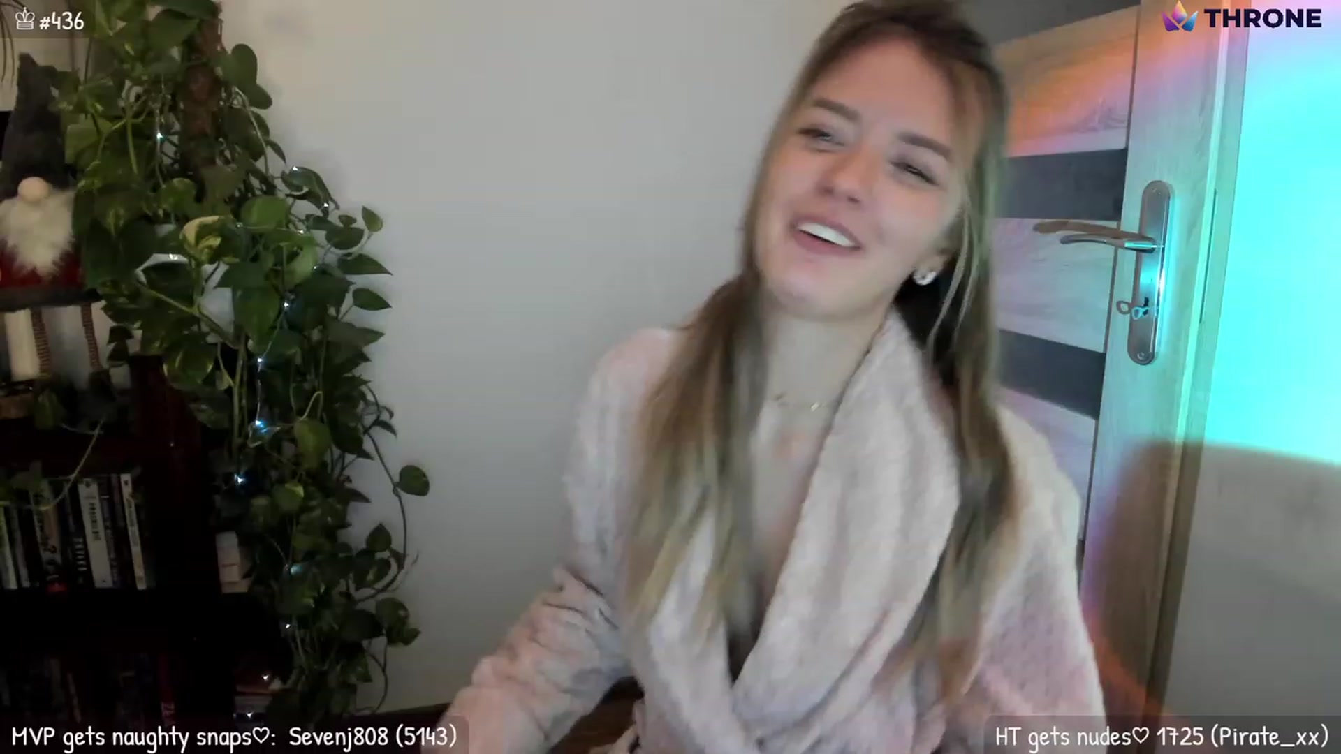 Gallery image thumbnail from MirBee's myfreecams stream on, 12/10/2022, 02:21 image 8 of 20