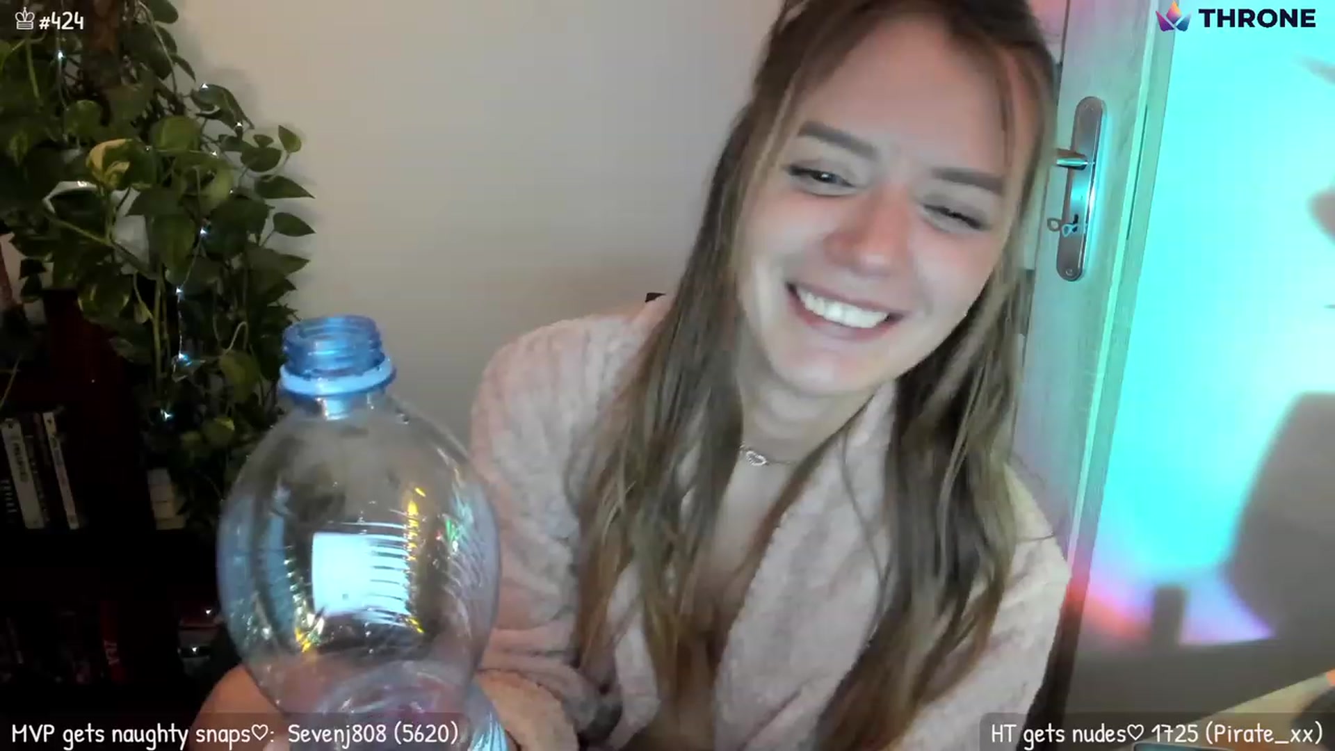 Gallery image thumbnail from MirBee's myfreecams stream on, 12/10/2022, 02:21 image 10 of 20