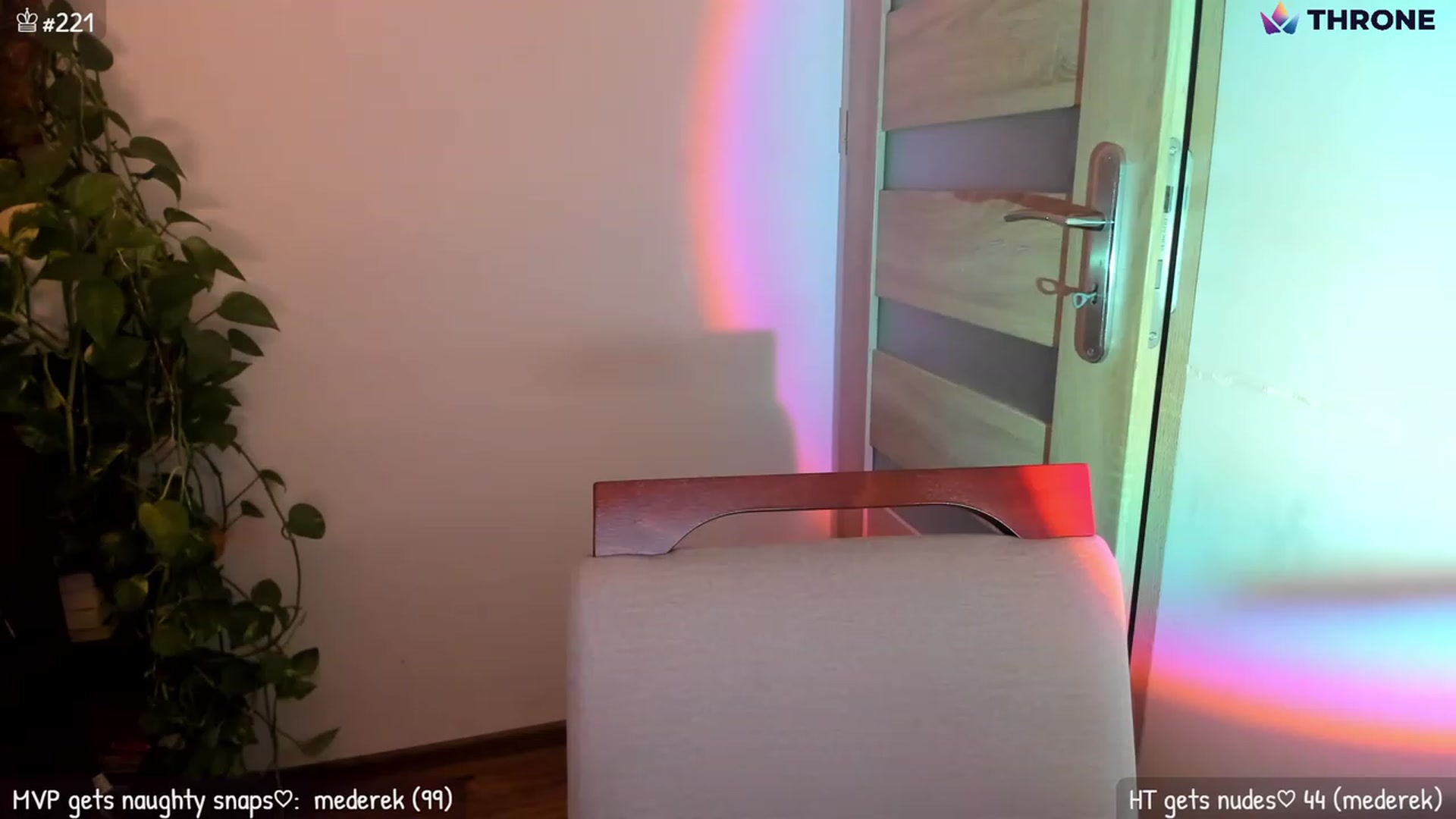 Gallery image thumbnail from MirBee's myfreecams stream on, 12/10/2022, 22:56 image 3 of 20