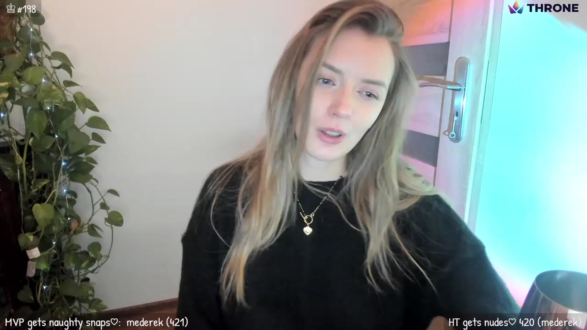 Gallery image thumbnail from MirBee's myfreecams stream on, 12/11/2022, 23:04 image 4 of 20