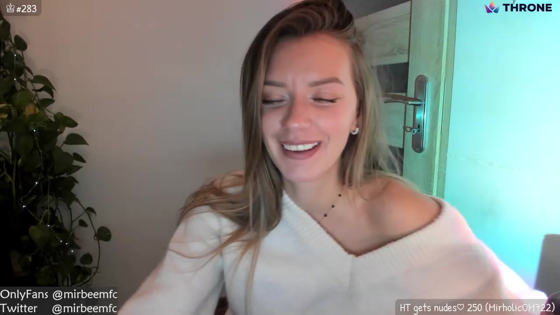 Gallery image thumbnail from MirBee's myfreecams stream on, 12/17/2022, 01:09 image 7 of 20