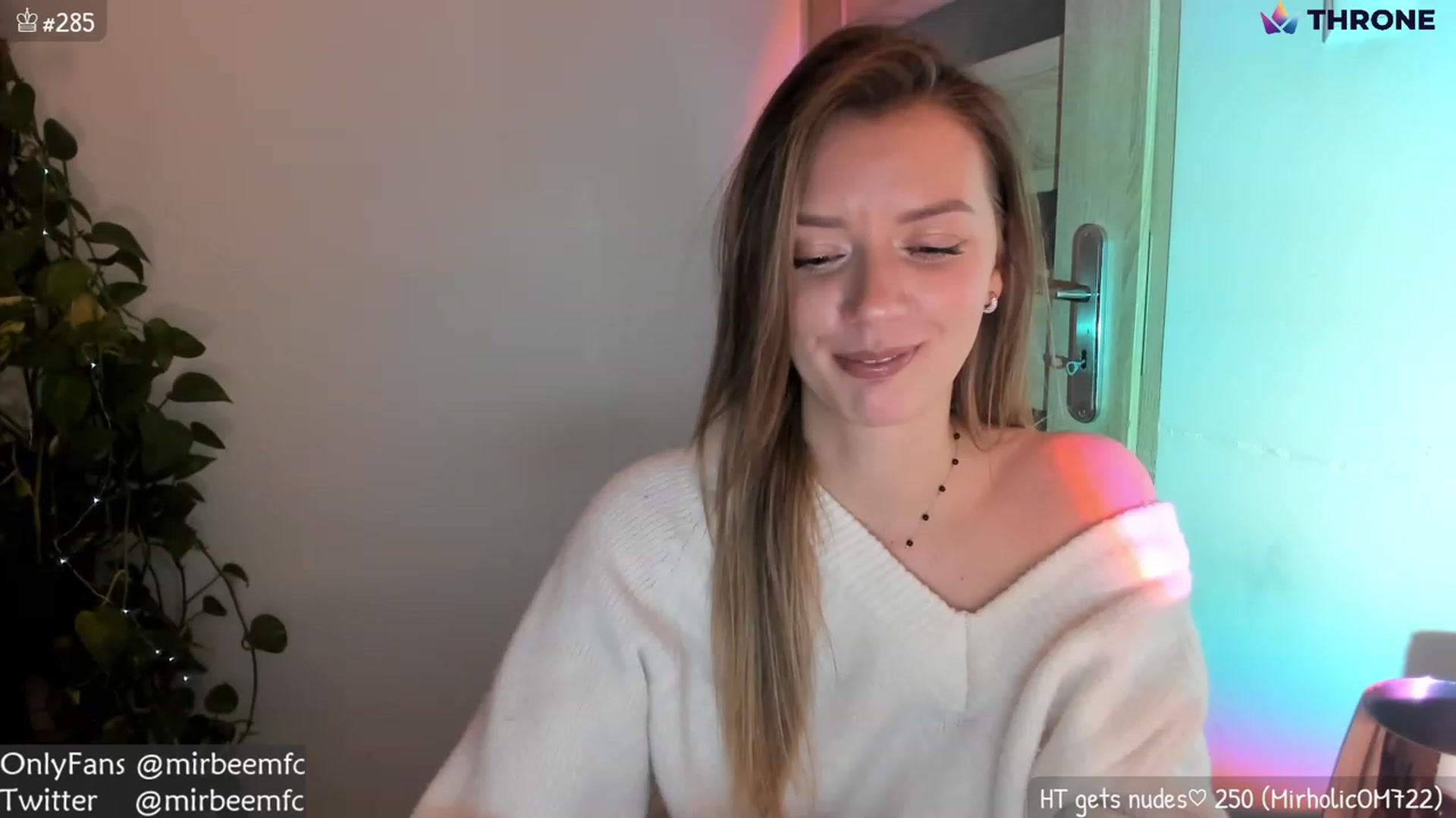 Gallery image thumbnail from MirBee's myfreecams stream on, 12/17/2022, 01:09 image 5 of 20