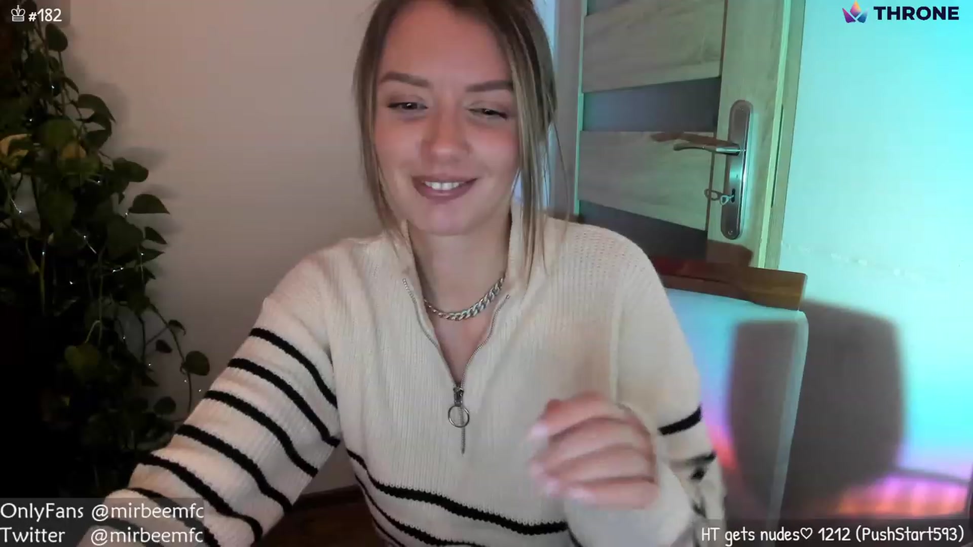 Gallery image thumbnail from MirBee's myfreecams stream on, 12/19/2022, 24:04 image 16 of 20