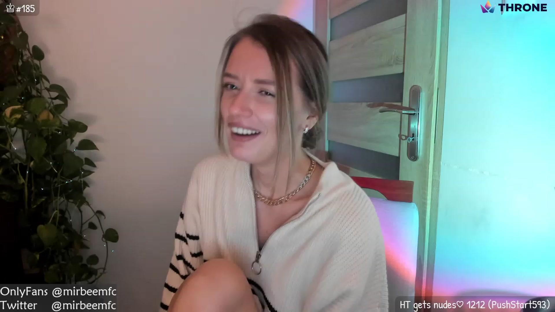 Gallery image thumbnail from MirBee's myfreecams stream on, 12/19/2022, 24:04 image 7 of 20