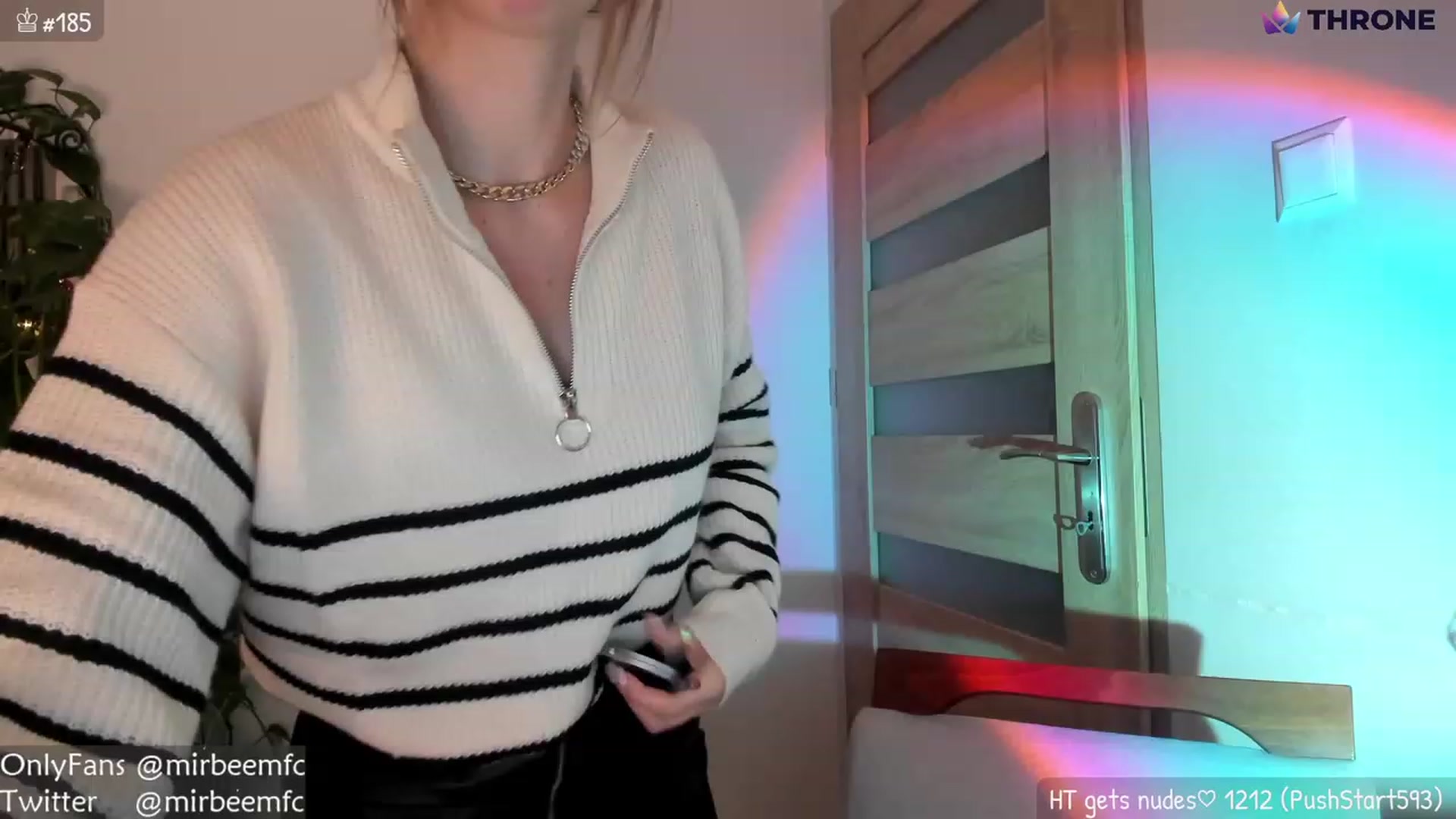 Gallery image thumbnail from MirBee's myfreecams stream on, 12/19/2022, 24:04 image 2 of 20