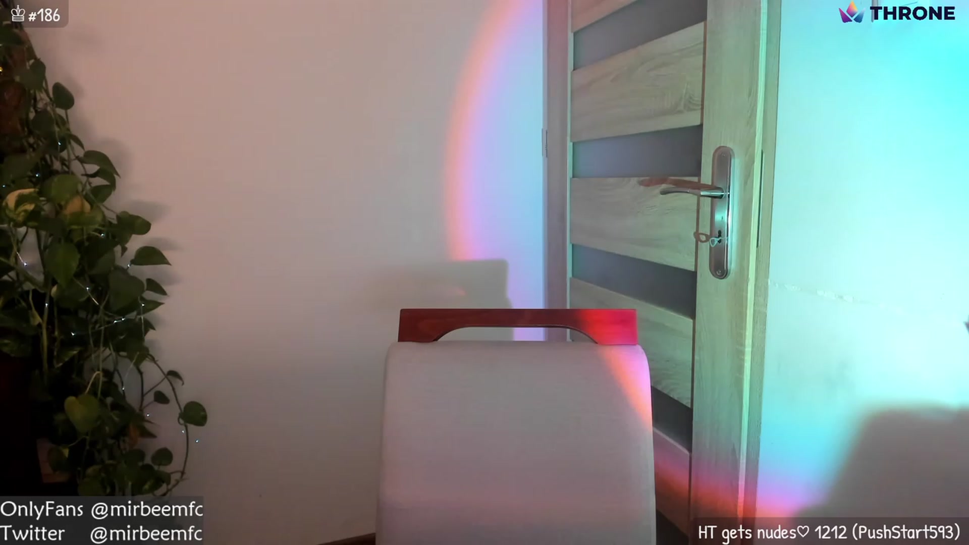 Gallery image thumbnail from MirBee's myfreecams stream on, 12/19/2022, 24:04 image 3 of 20