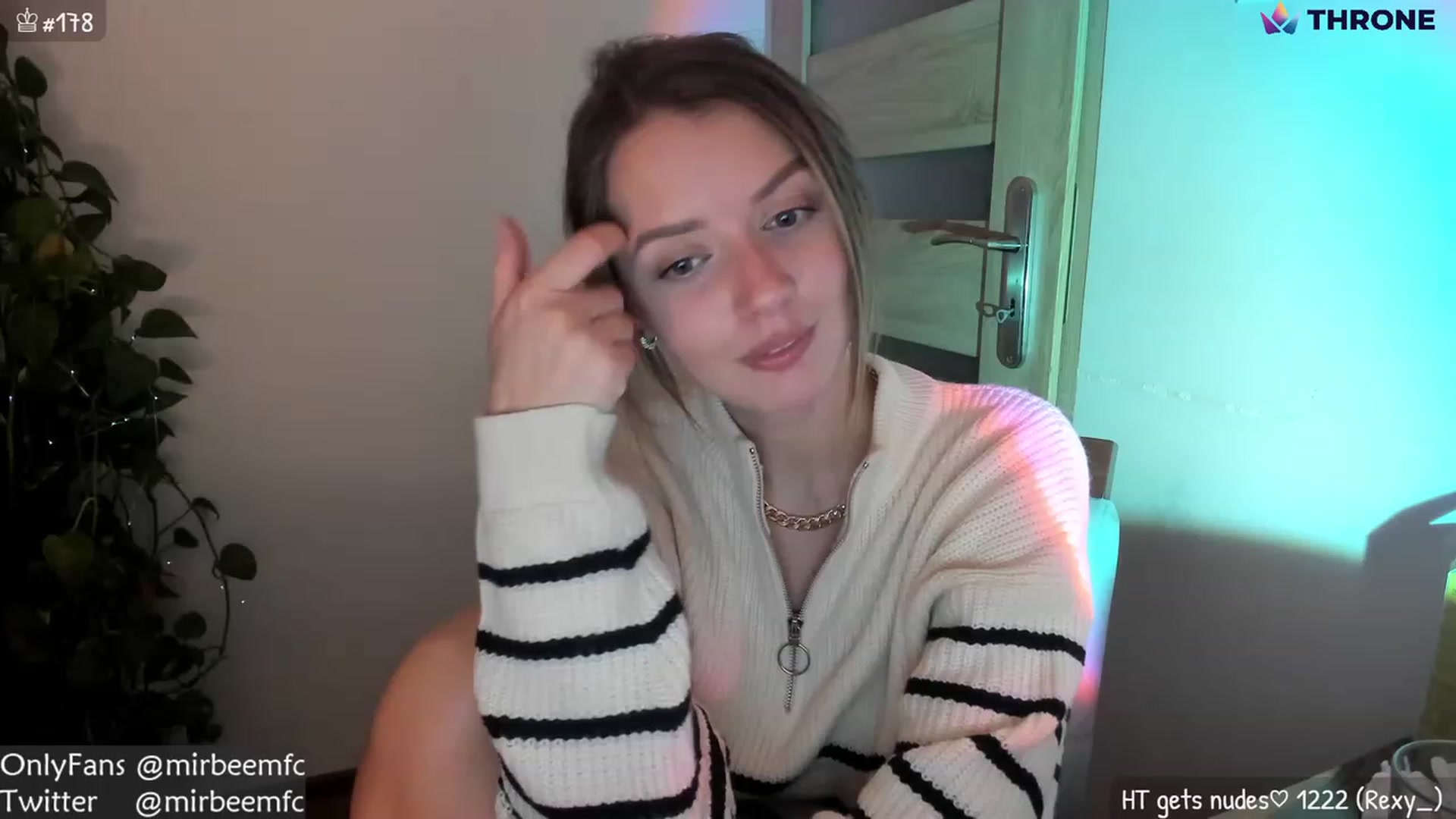 Gallery image thumbnail from MirBee's myfreecams stream on, 12/19/2022, 03:53 image 3 of 20