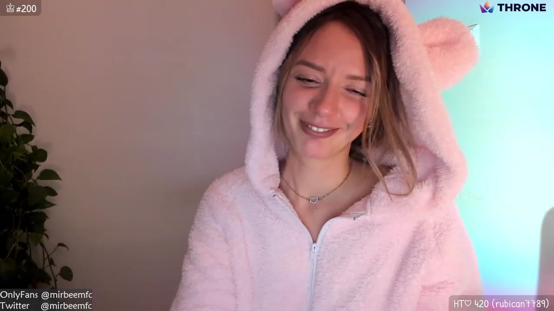Gallery image thumbnail from MirBee's myfreecams stream on, 12/29/2022, 24:07 image 17 of 20