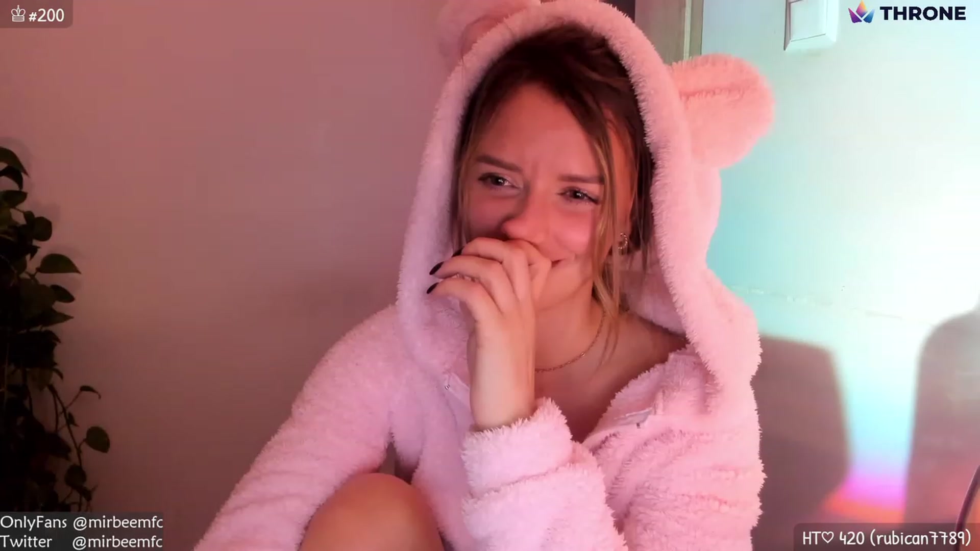 Gallery image thumbnail from MirBee's myfreecams stream on, 12/29/2022, 24:07 image 14 of 20