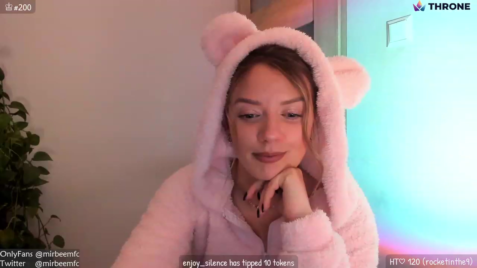Gallery image thumbnail from MirBee's myfreecams stream on, 12/29/2022, 24:07 image 2 of 20