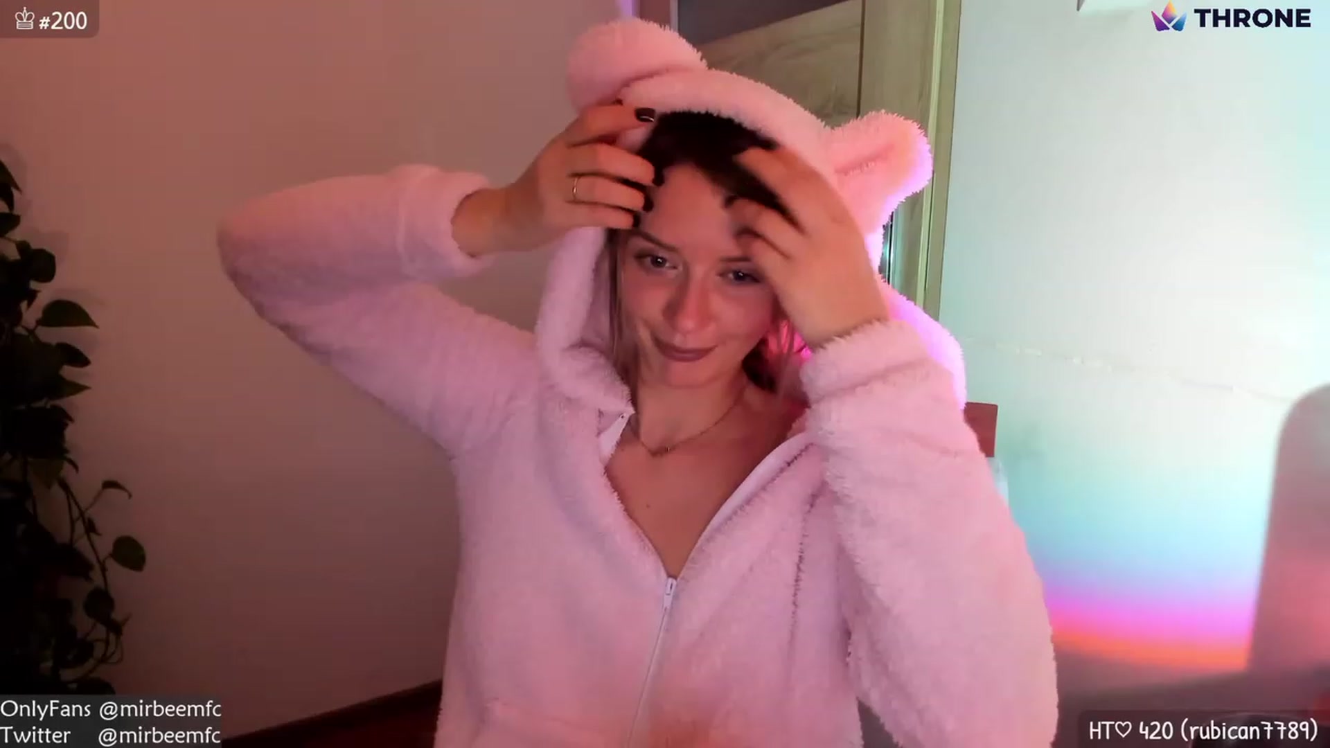 Gallery image thumbnail from MirBee's myfreecams stream on, 12/29/2022, 24:07 image 16 of 20