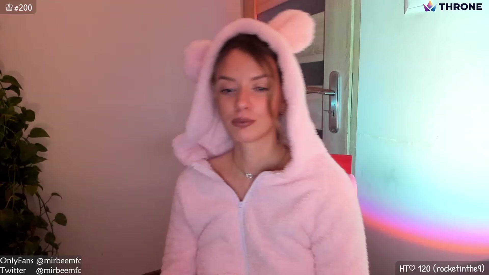Gallery image thumbnail from MirBee's myfreecams stream on, 12/29/2022, 24:07 image 4 of 20