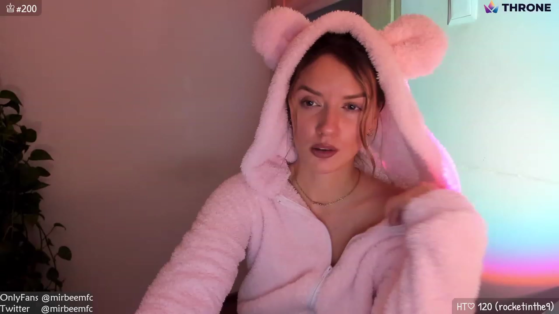 Gallery image thumbnail from MirBee's myfreecams stream on, 12/29/2022, 24:07 image 6 of 20
