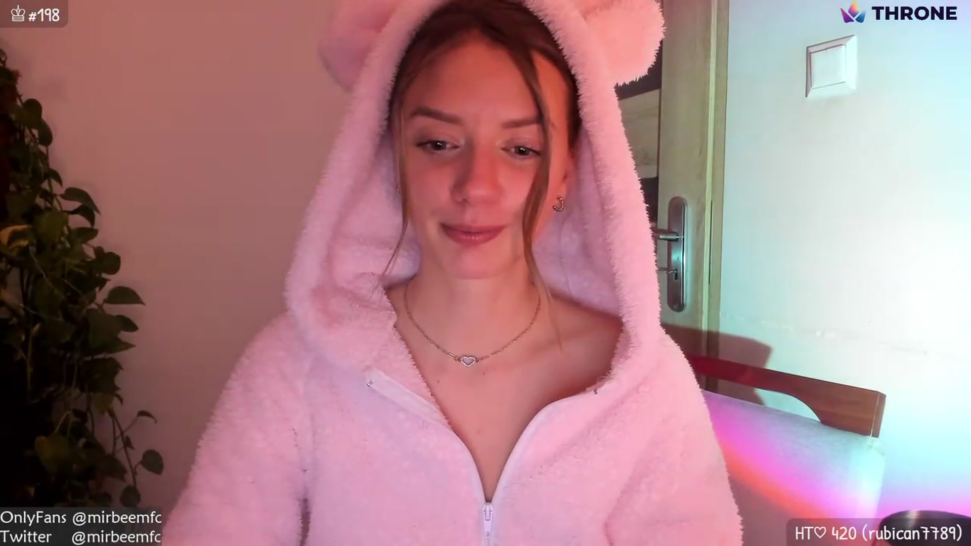 Gallery image thumbnail from MirBee's myfreecams stream on, 12/29/2022, 01:54 image 5 of 20
