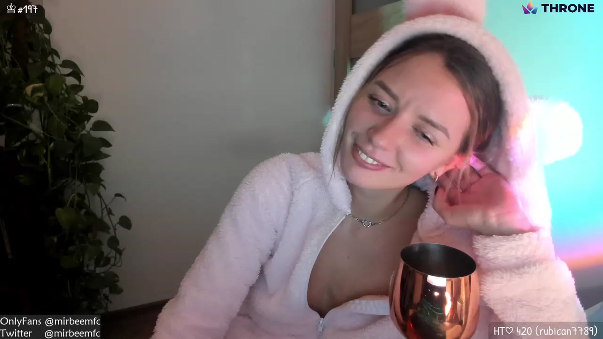 Gallery image thumbnail from MirBee's myfreecams stream on, 12/29/2022, 01:54 image 20 of 20