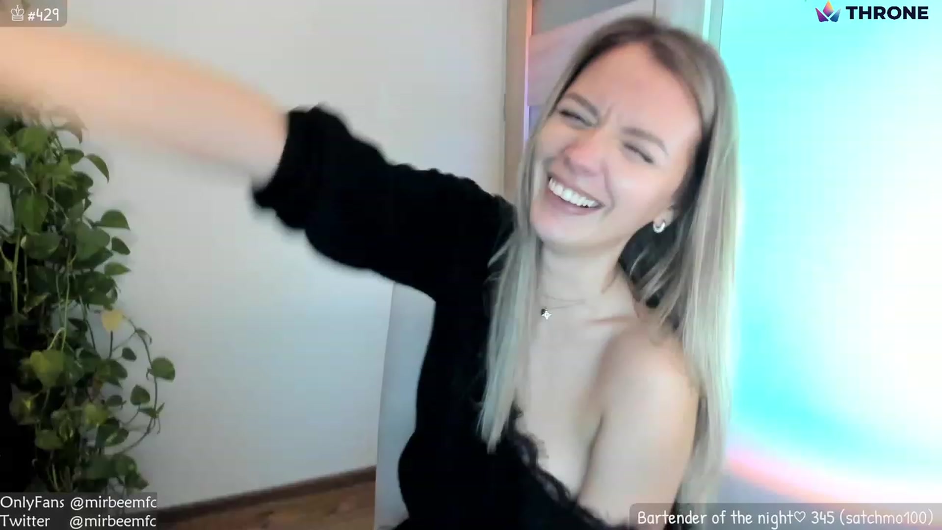 Gallery image thumbnail from MirBee's myfreecams stream on, 01/07/2023, 03:03 image 9 of 20