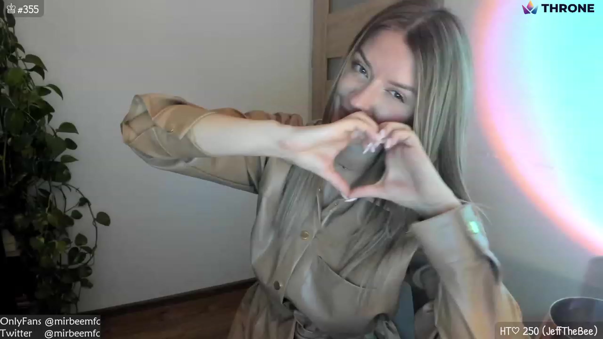 Gallery image thumbnail from MirBee's myfreecams stream on, 01/19/2023, 01:11 image 2 of 20
