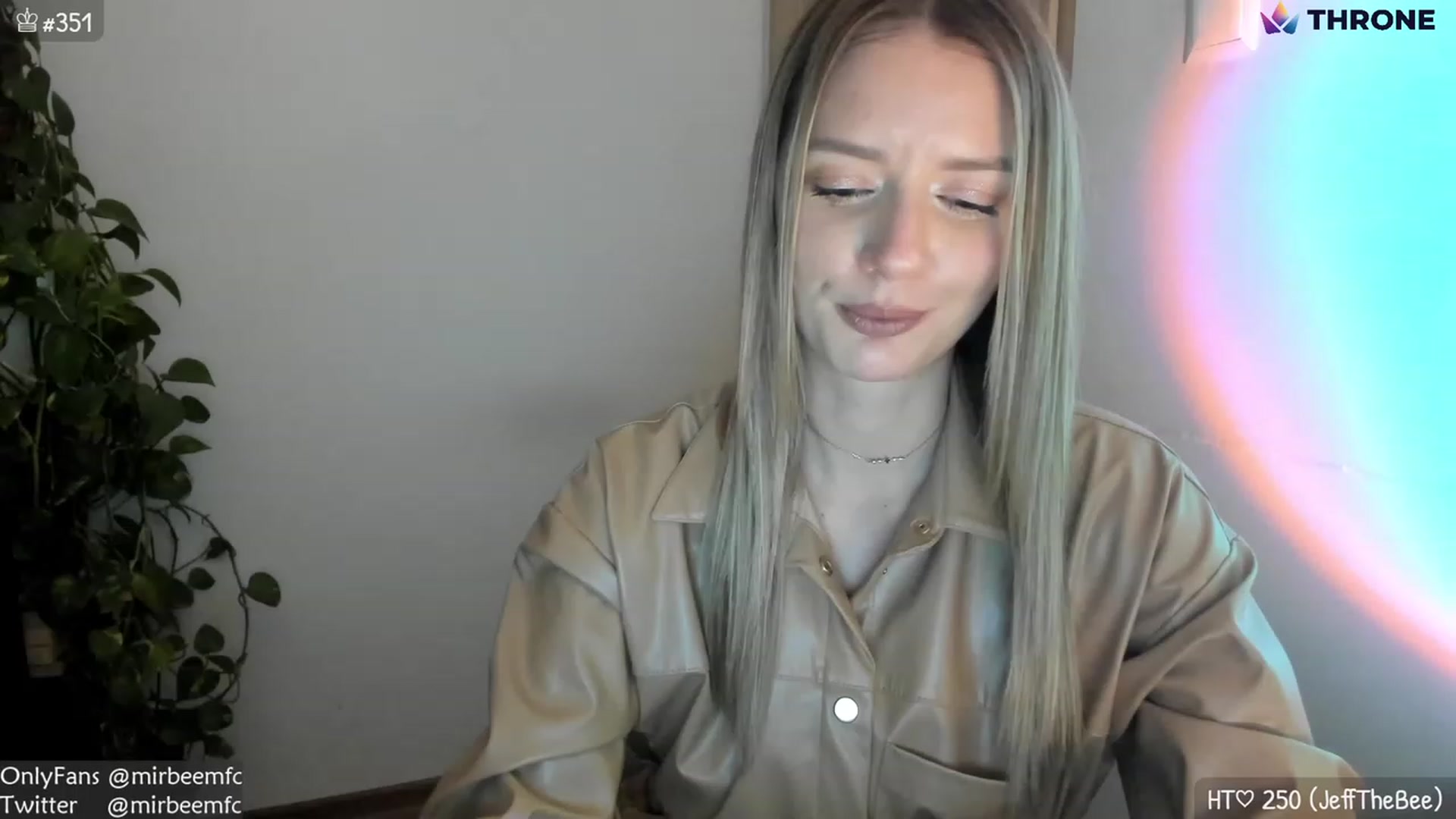 Gallery image thumbnail from MirBee's myfreecams stream on, 01/19/2023, 01:11 image 10 of 20