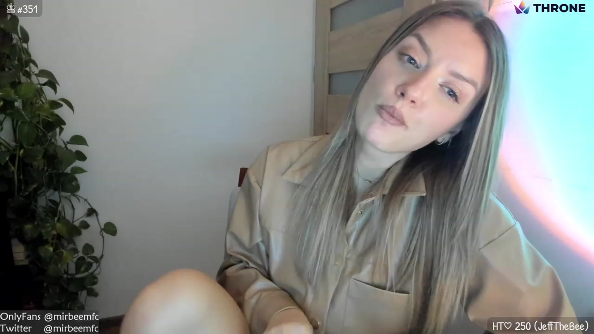 Gallery image thumbnail from MirBee's myfreecams stream on, 01/19/2023, 01:11 image 5 of 20