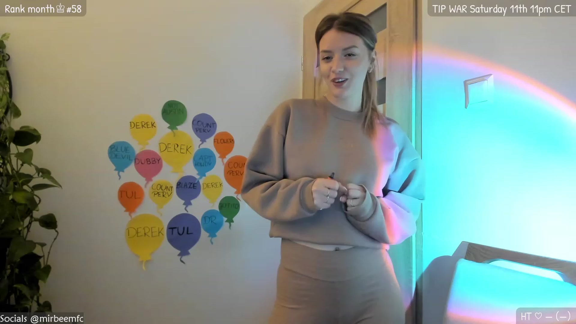 Gallery image thumbnail from MirBee's myfreecams stream on, 03/09/2023, 22:32 image 4 of 20