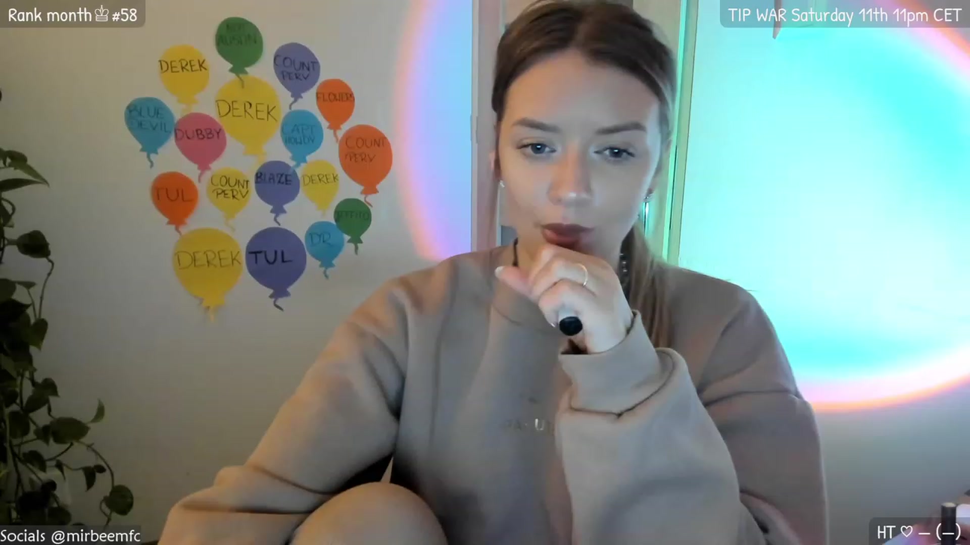 Gallery image thumbnail from MirBee's myfreecams stream on, 03/09/2023, 22:32 image 11 of 20
