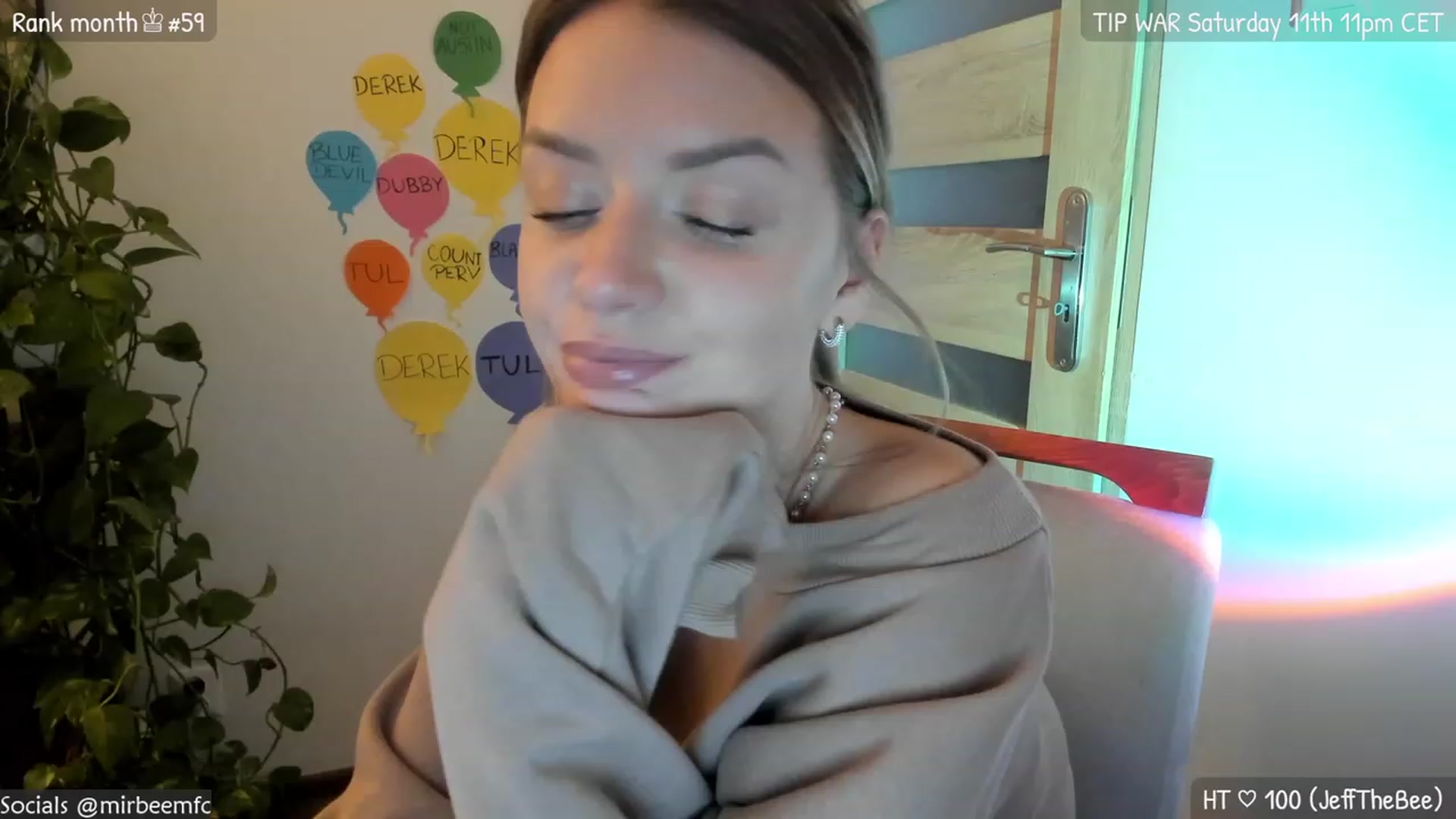Gallery image thumbnail from MirBee's myfreecams stream on, 03/10/2023, 24:03 image 9 of 20