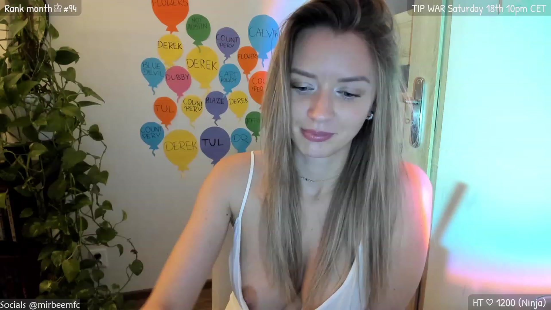 Gallery image thumbnail from MirBee's myfreecams stream on, 03/16/2023, 24:01 image 6 of 20