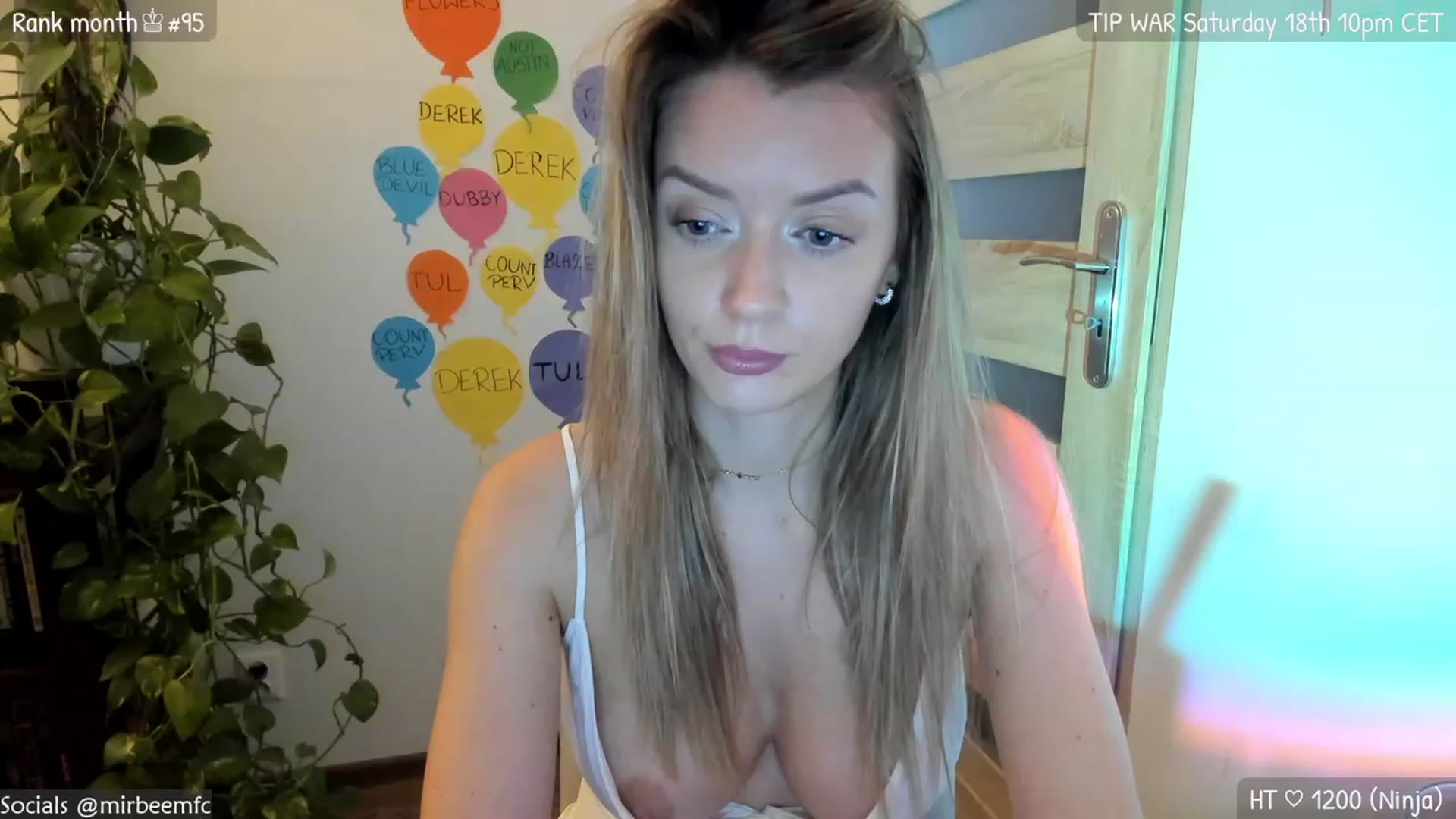 Gallery image thumbnail from MirBee's myfreecams stream on, 03/16/2023, 24:01 image 3 of 20