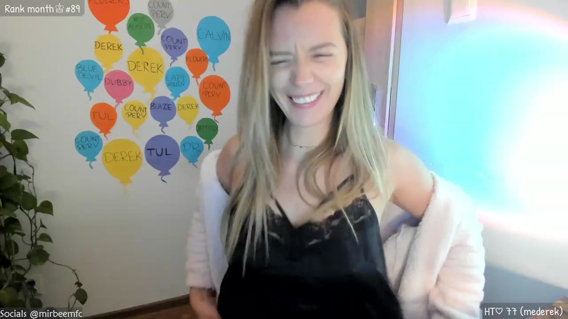 Gallery image thumbnail from MirBee's myfreecams stream on, 03/21/2023, 24:08 image 13 of 20