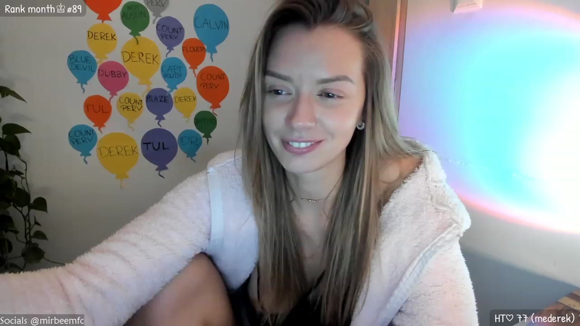 Gallery image thumbnail from MirBee's myfreecams stream on, 03/21/2023, 24:08 image 15 of 20