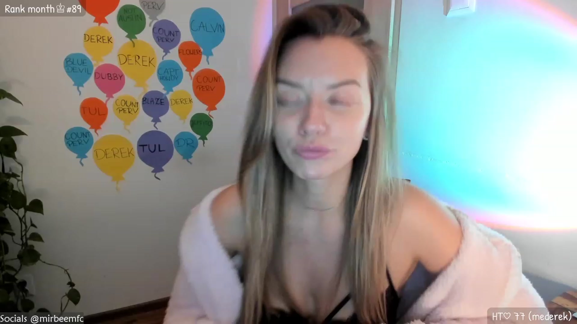 Gallery image thumbnail from MirBee's myfreecams stream on, 03/21/2023, 24:08 image 11 of 20