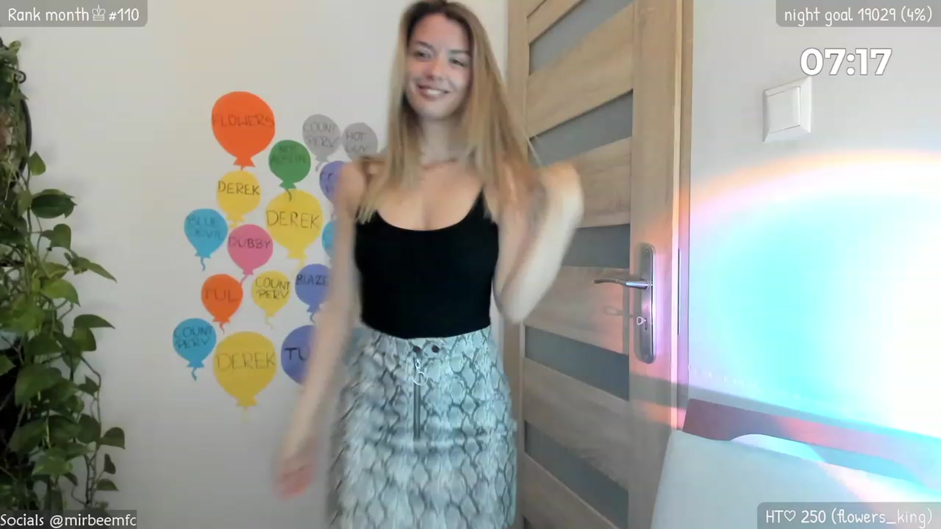 Gallery image thumbnail from MirBee's myfreecams stream on, 03/27/2023, 24:01 image 18 of 20