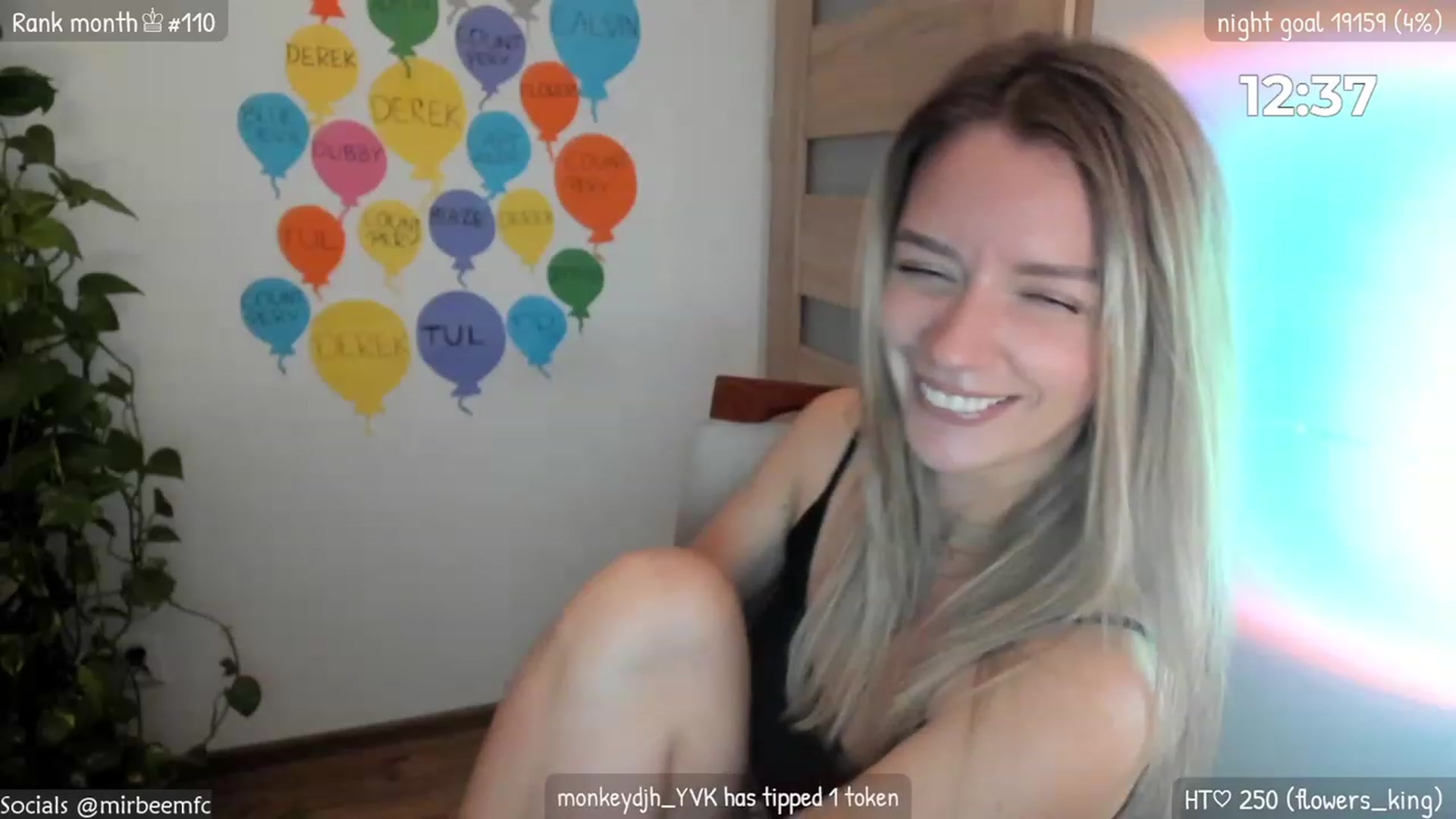 Gallery image thumbnail from MirBee's myfreecams stream on, 03/27/2023, 24:01 image 16 of 20