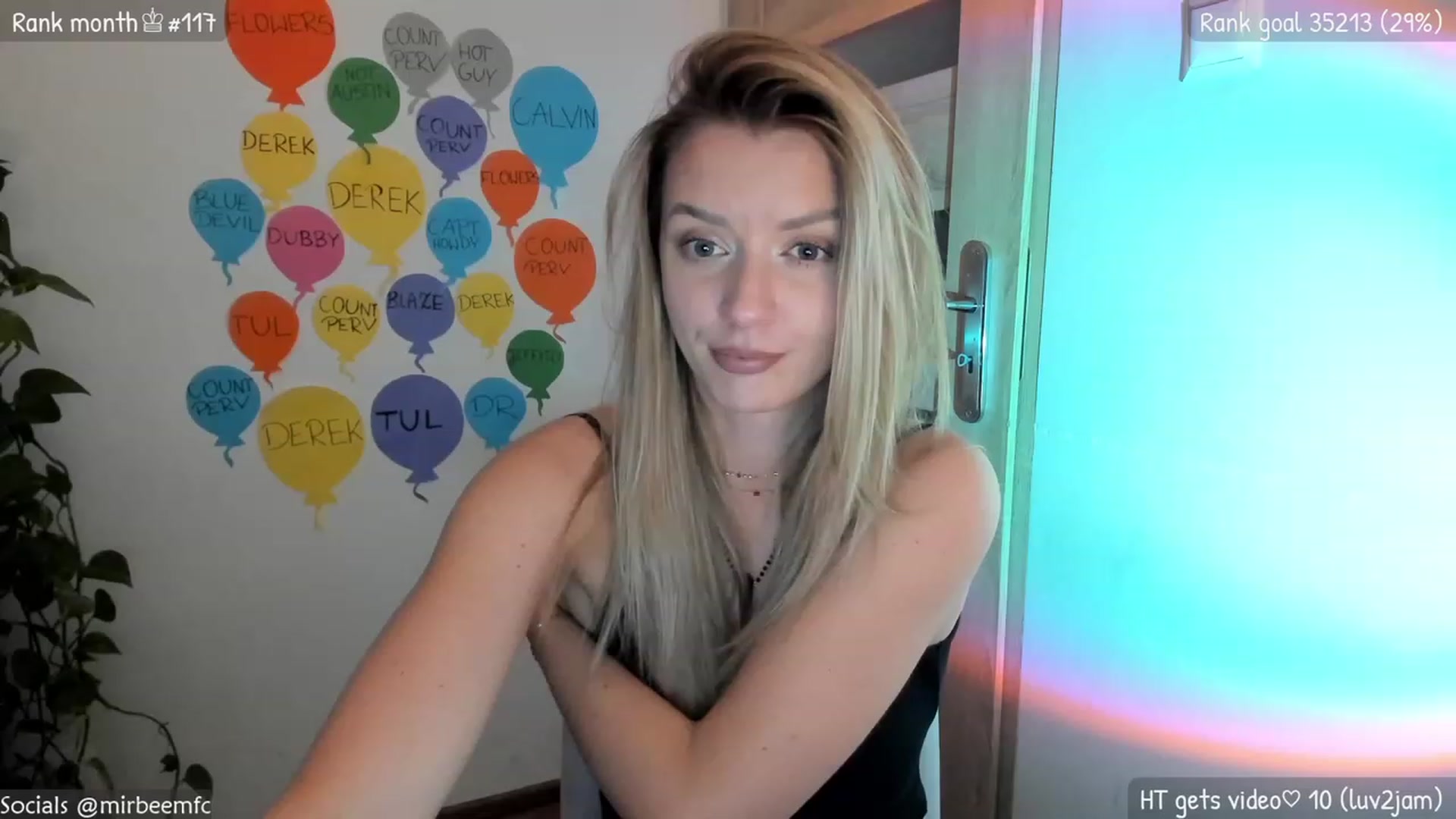Gallery image thumbnail from MirBee's myfreecams stream on, 03/31/2023, 22:10 image 3 of 20