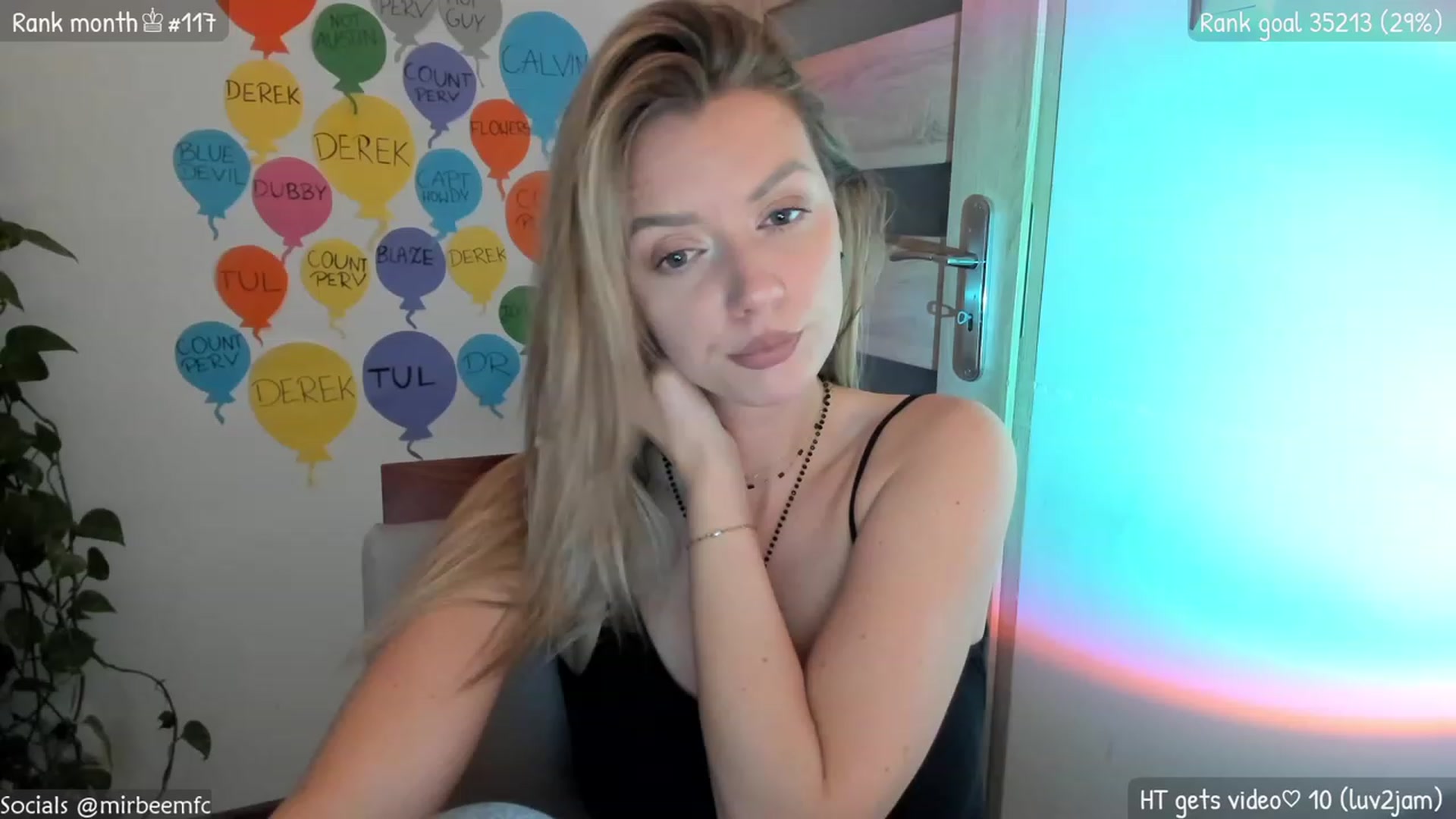 Gallery image thumbnail from MirBee's myfreecams stream on, 03/31/2023, 22:10 image 2 of 20